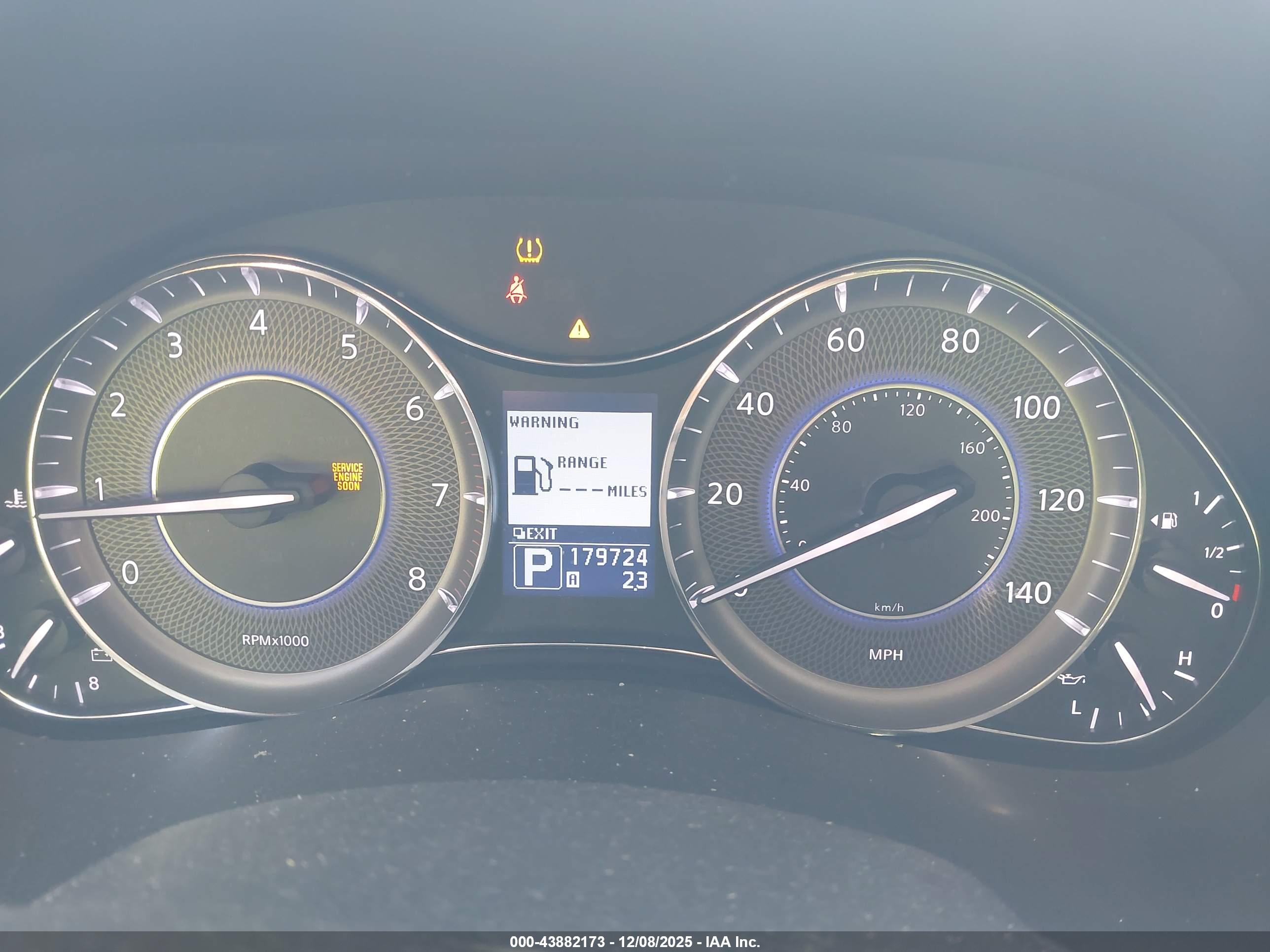 INFINITI QX56 image 7