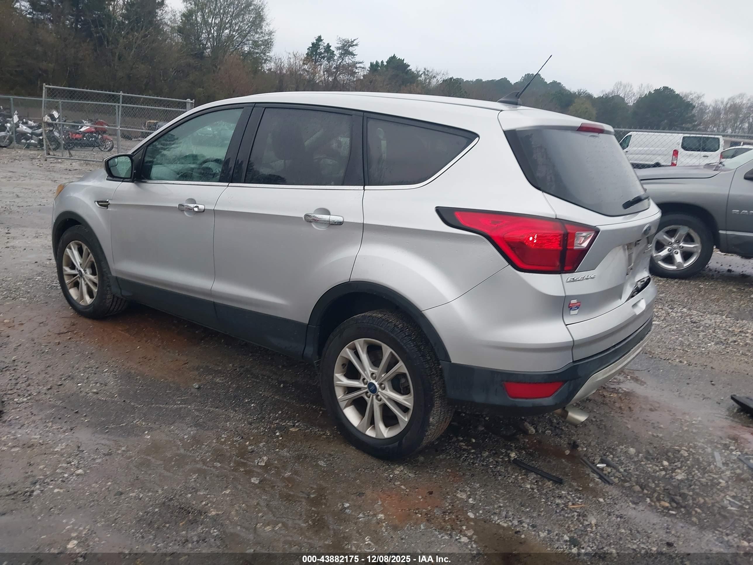 FORD ESCAPE image 3
