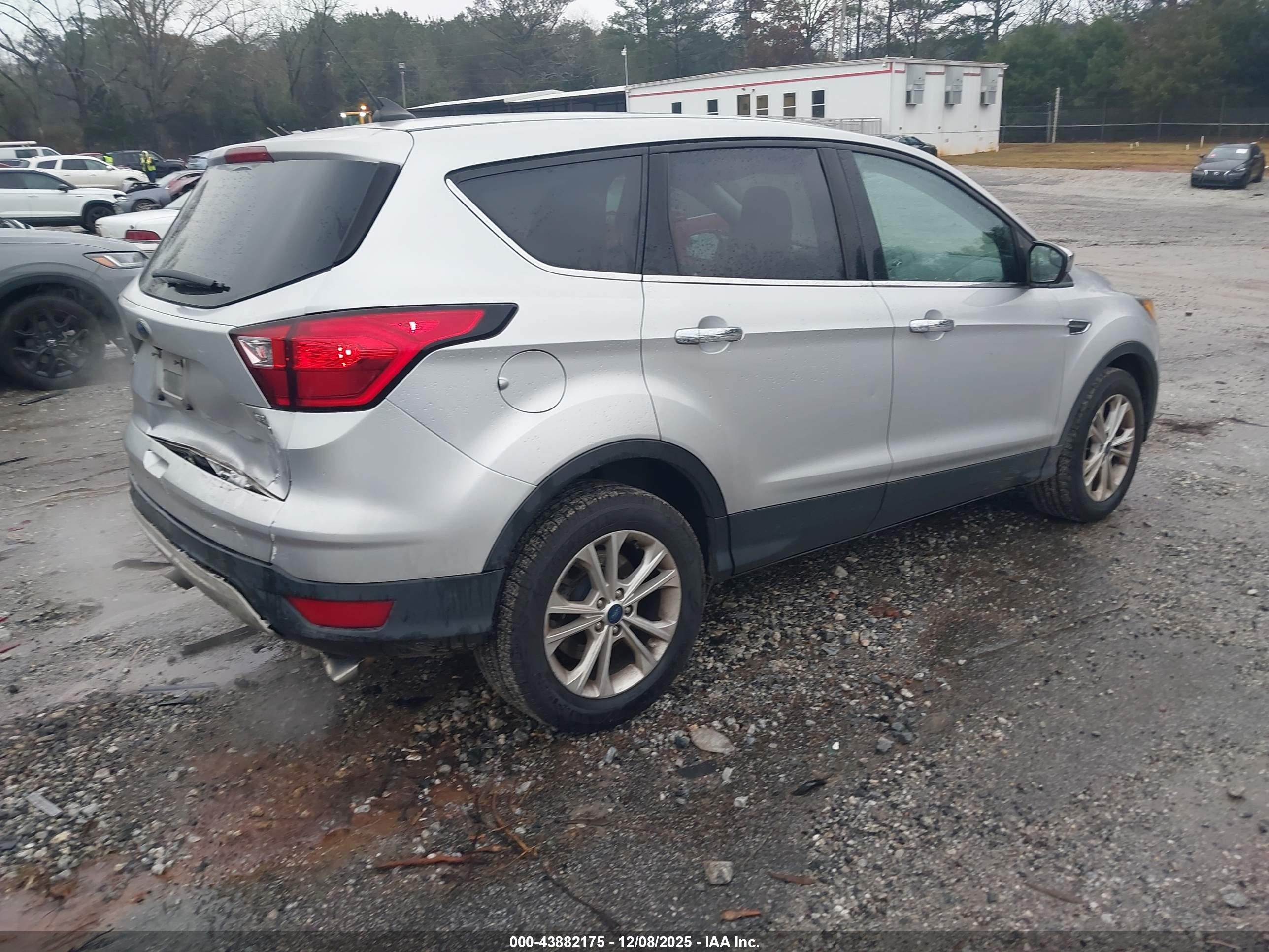 FORD ESCAPE image 4