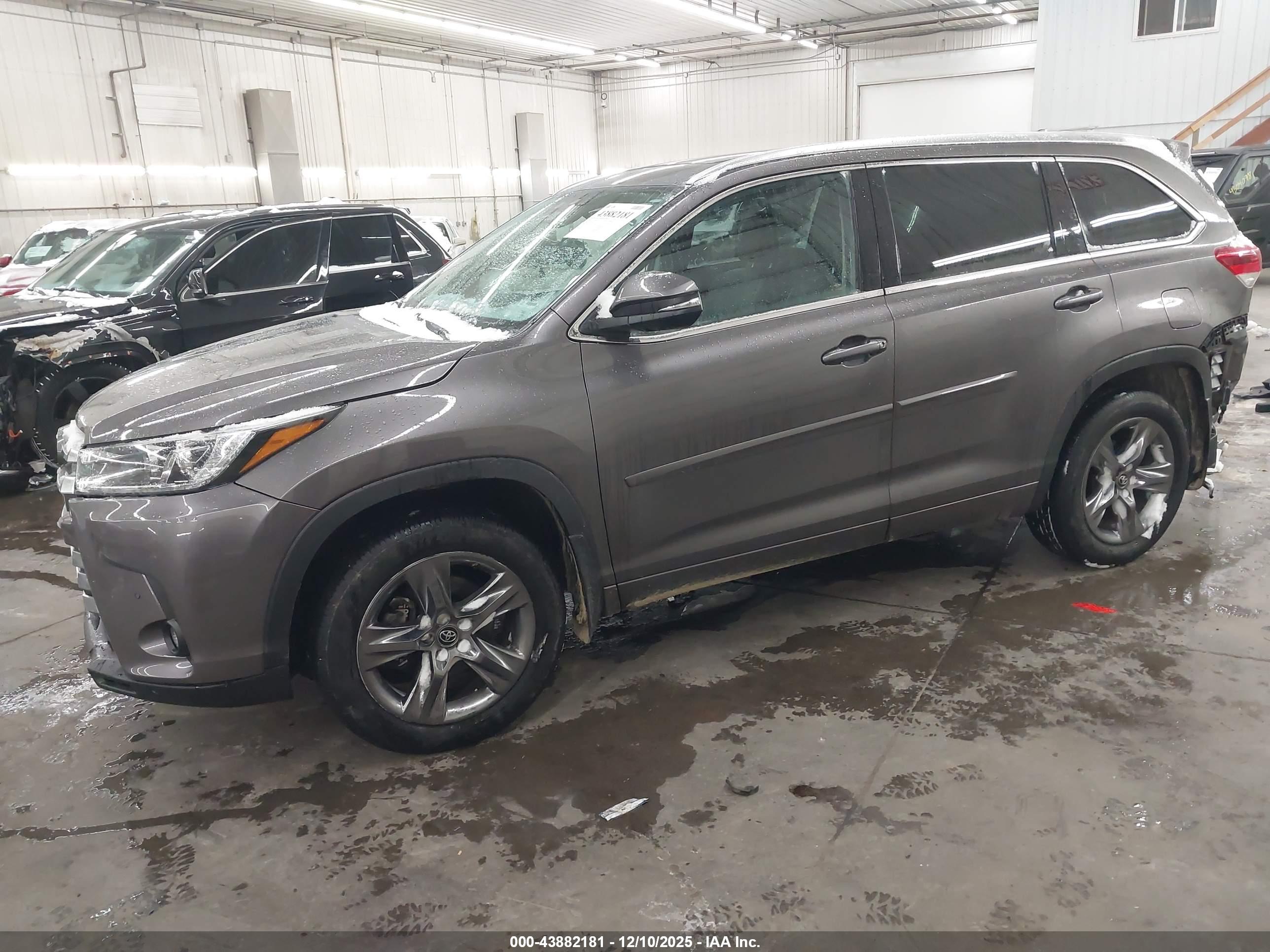 TOYOTA HIGHLANDER image 2