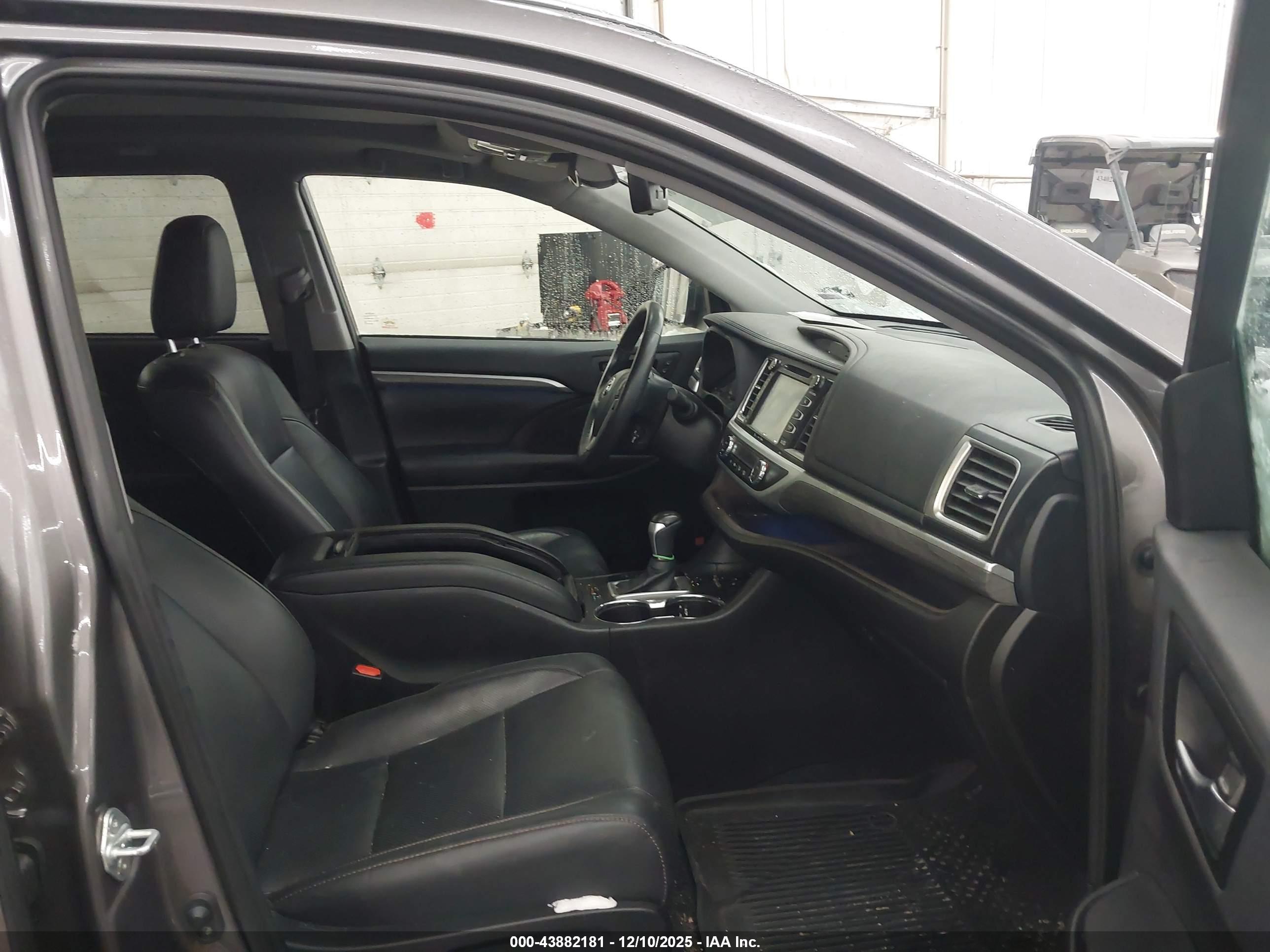 TOYOTA HIGHLANDER image 5