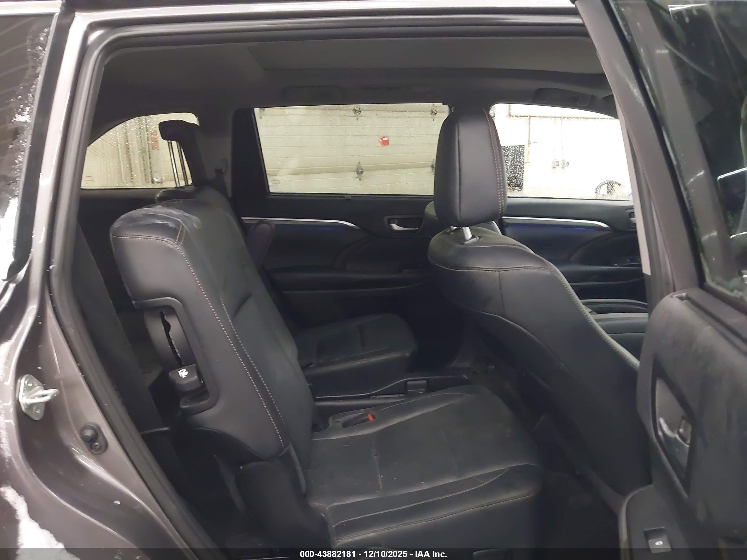 TOYOTA HIGHLANDER image 8
