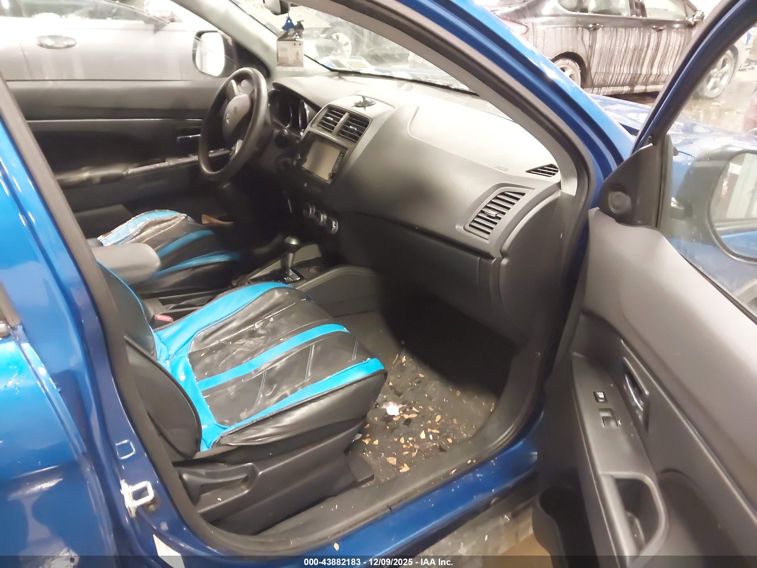 MITSUBISHI OUTLANDER image 5