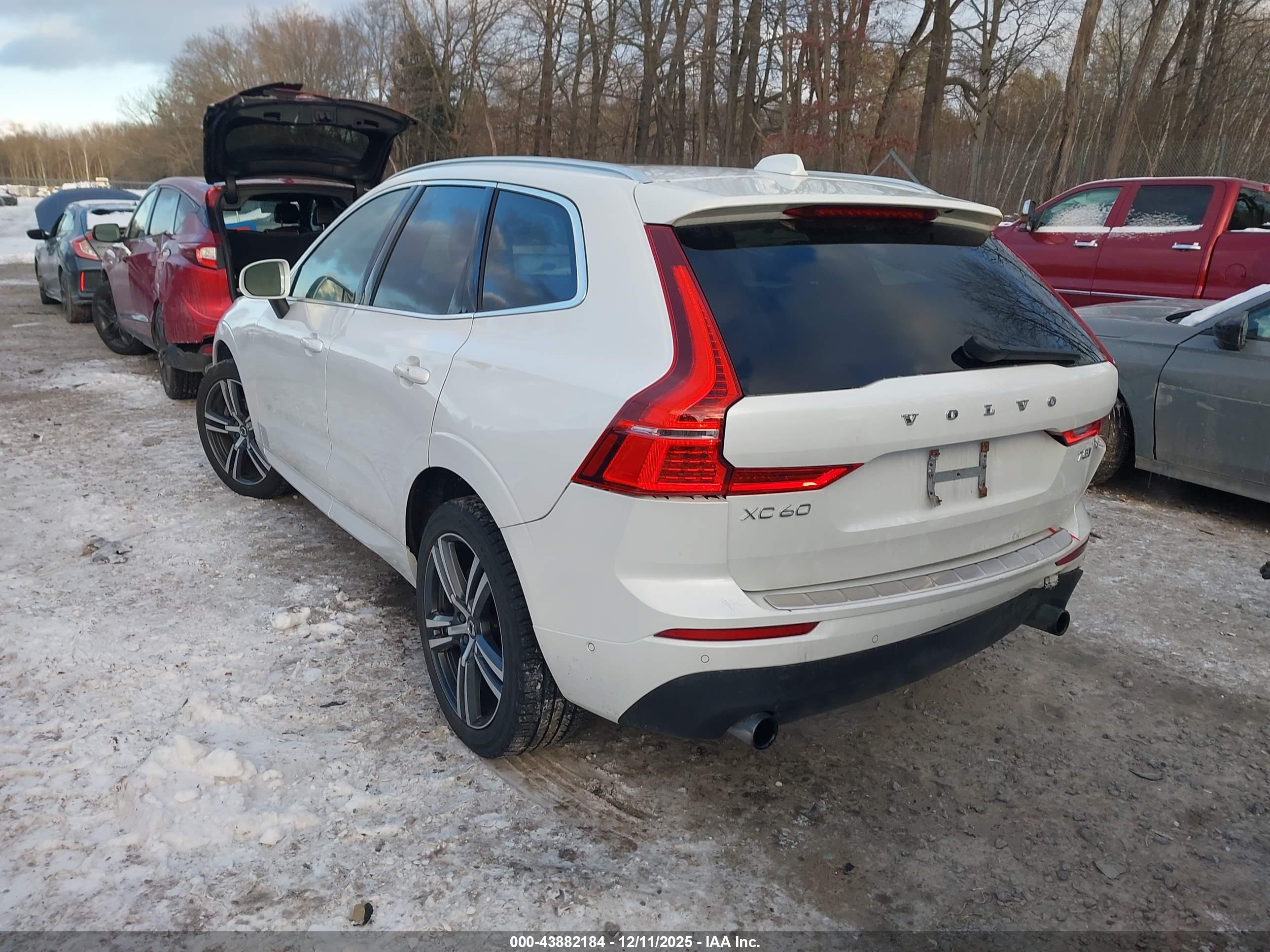 VOLVO XC60 image 3