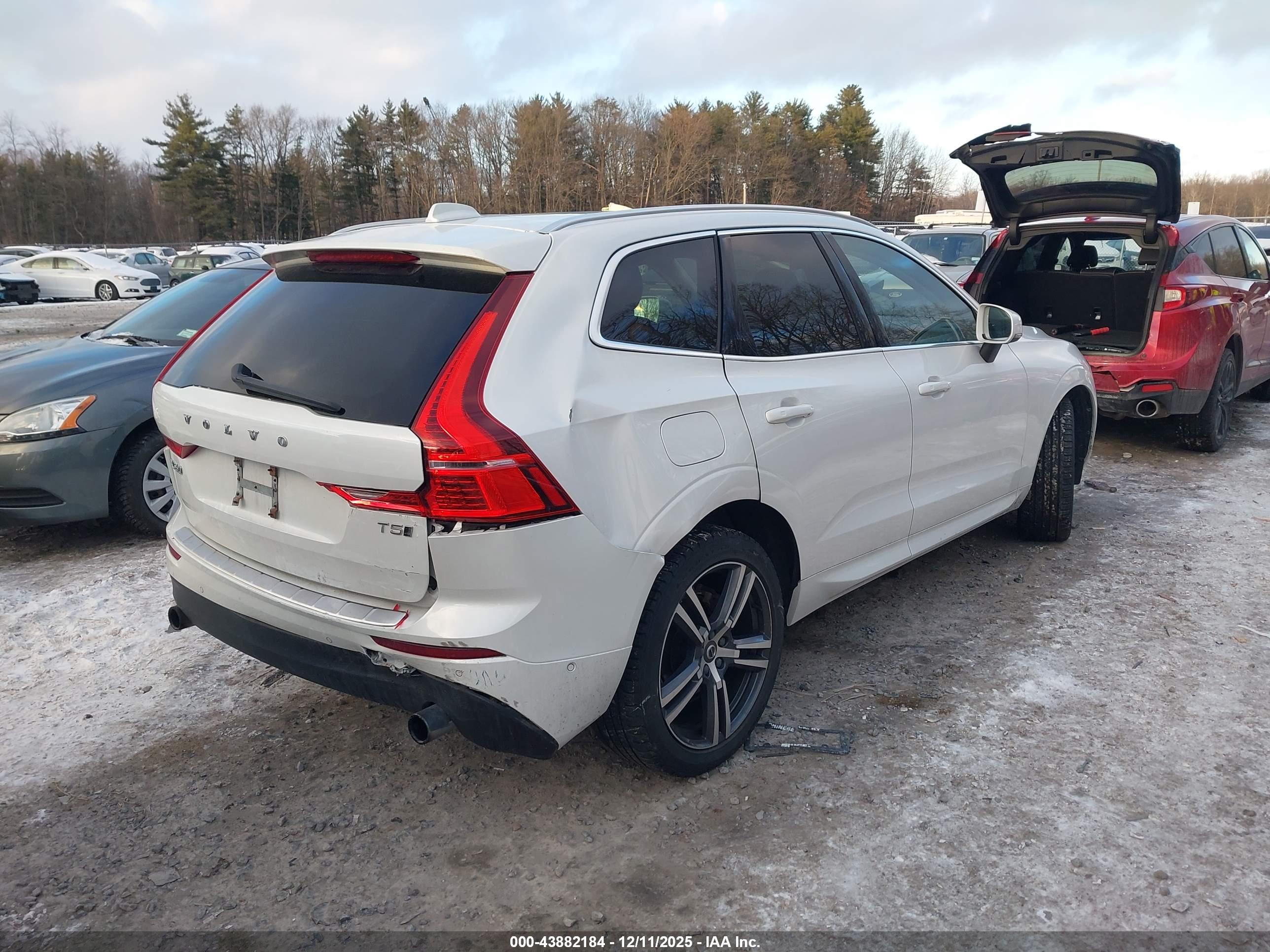 VOLVO XC60 image 4