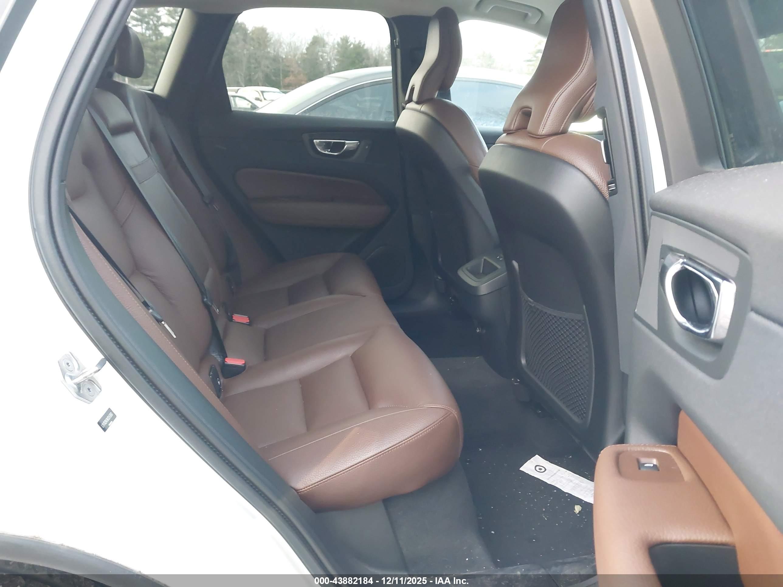 VOLVO XC60 image 8