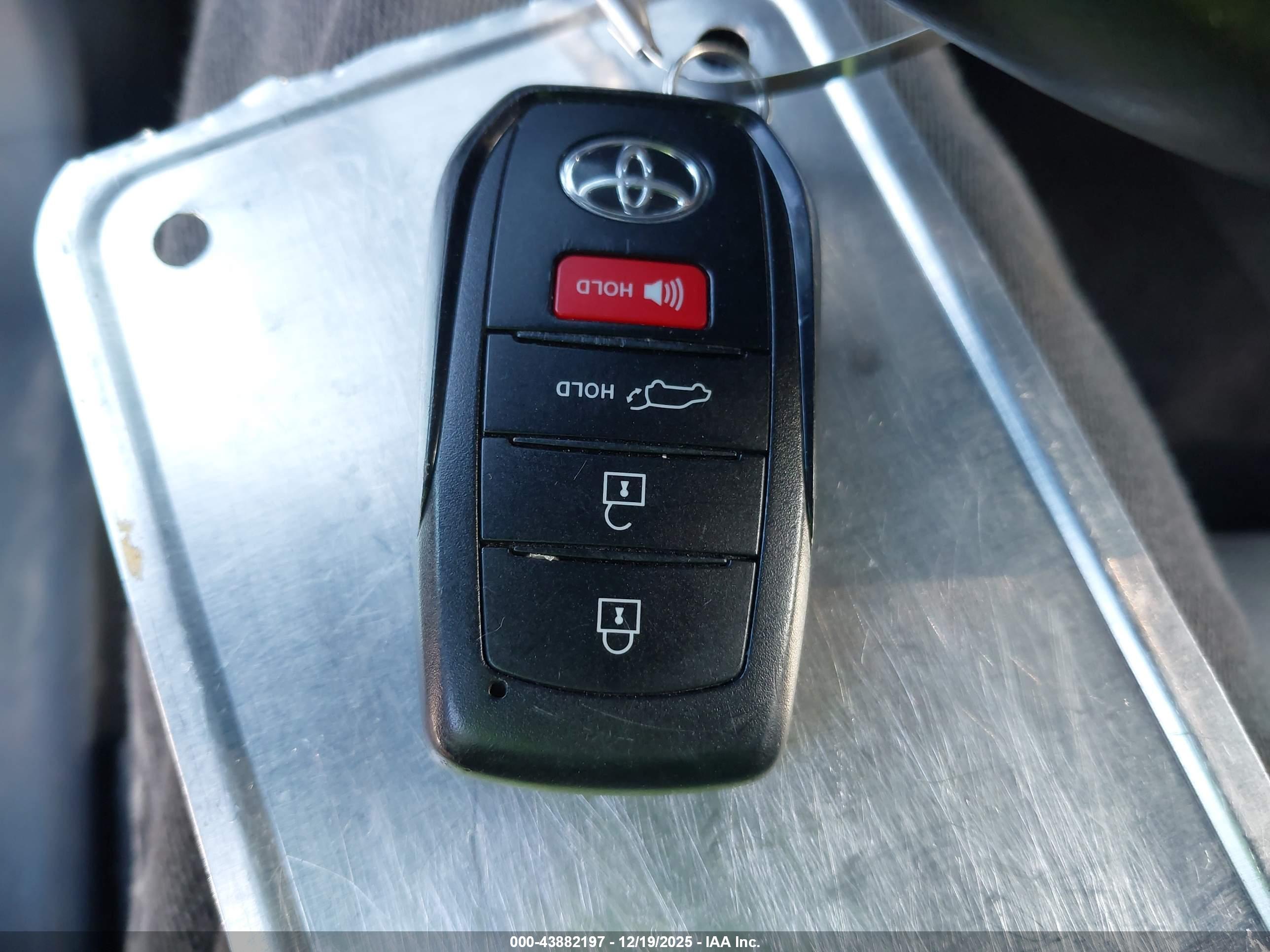 TOYOTA COROLLA image 11