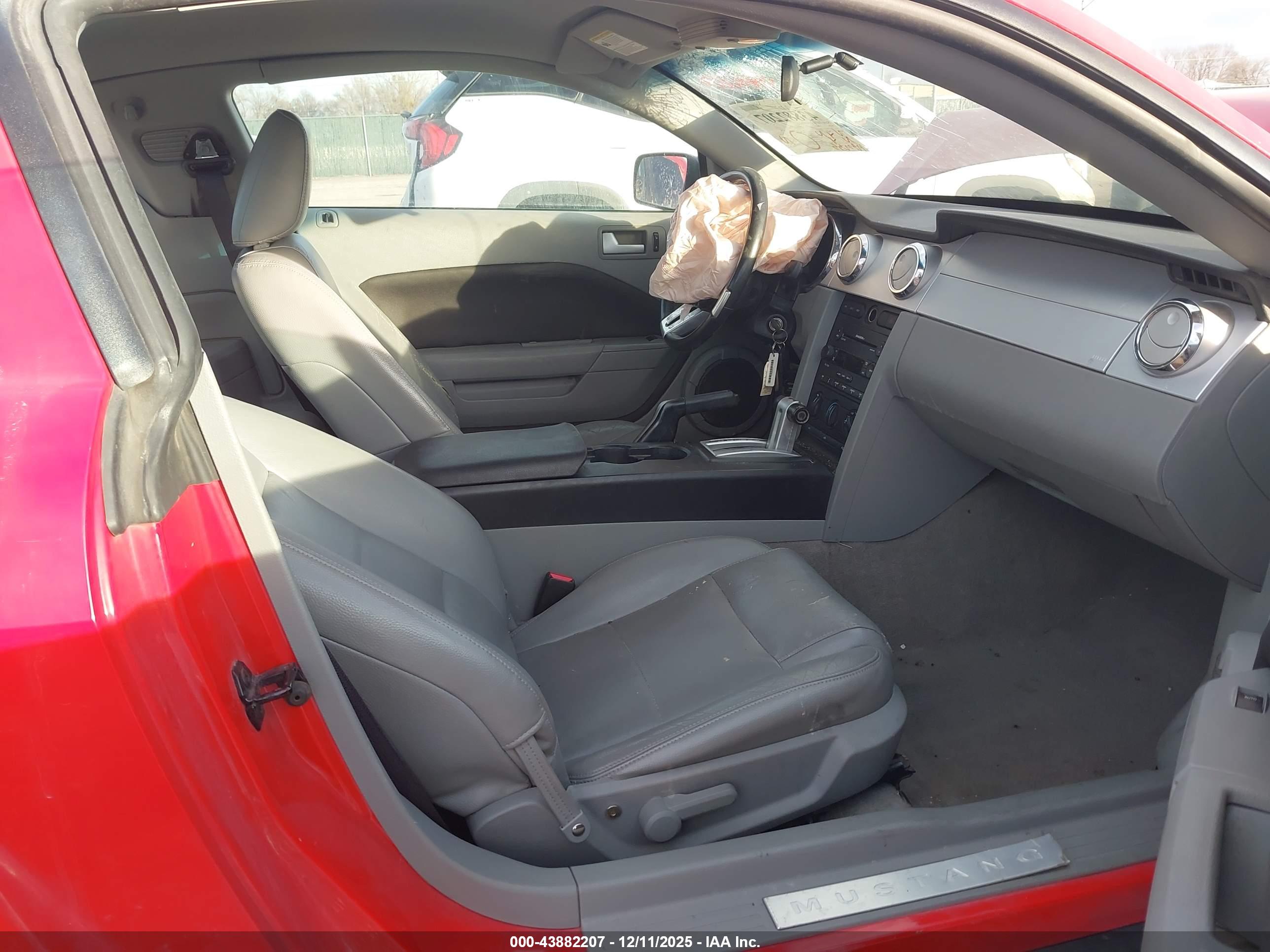 FORD MUSTANG image 5