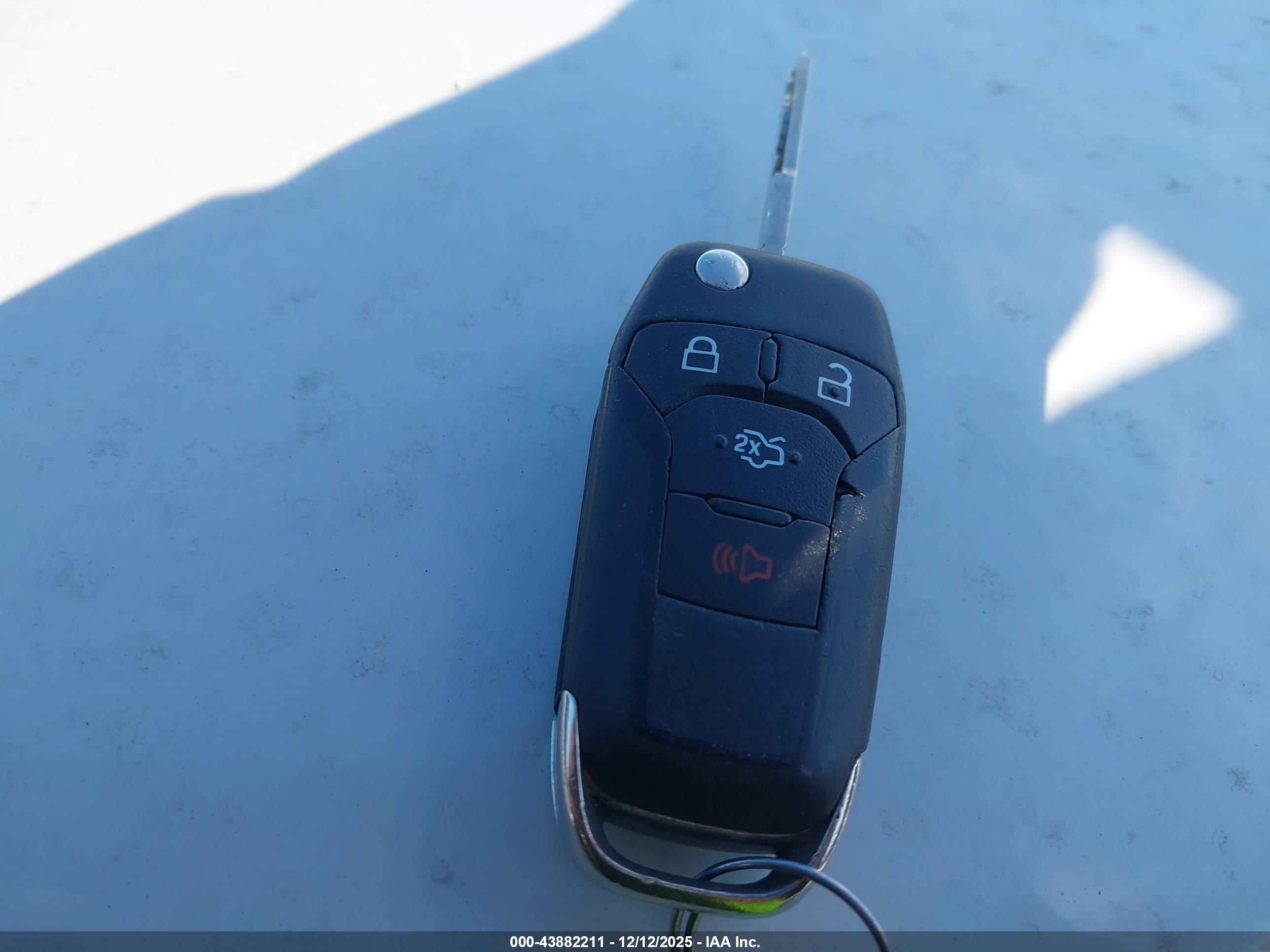 FORD FUSION image 11
