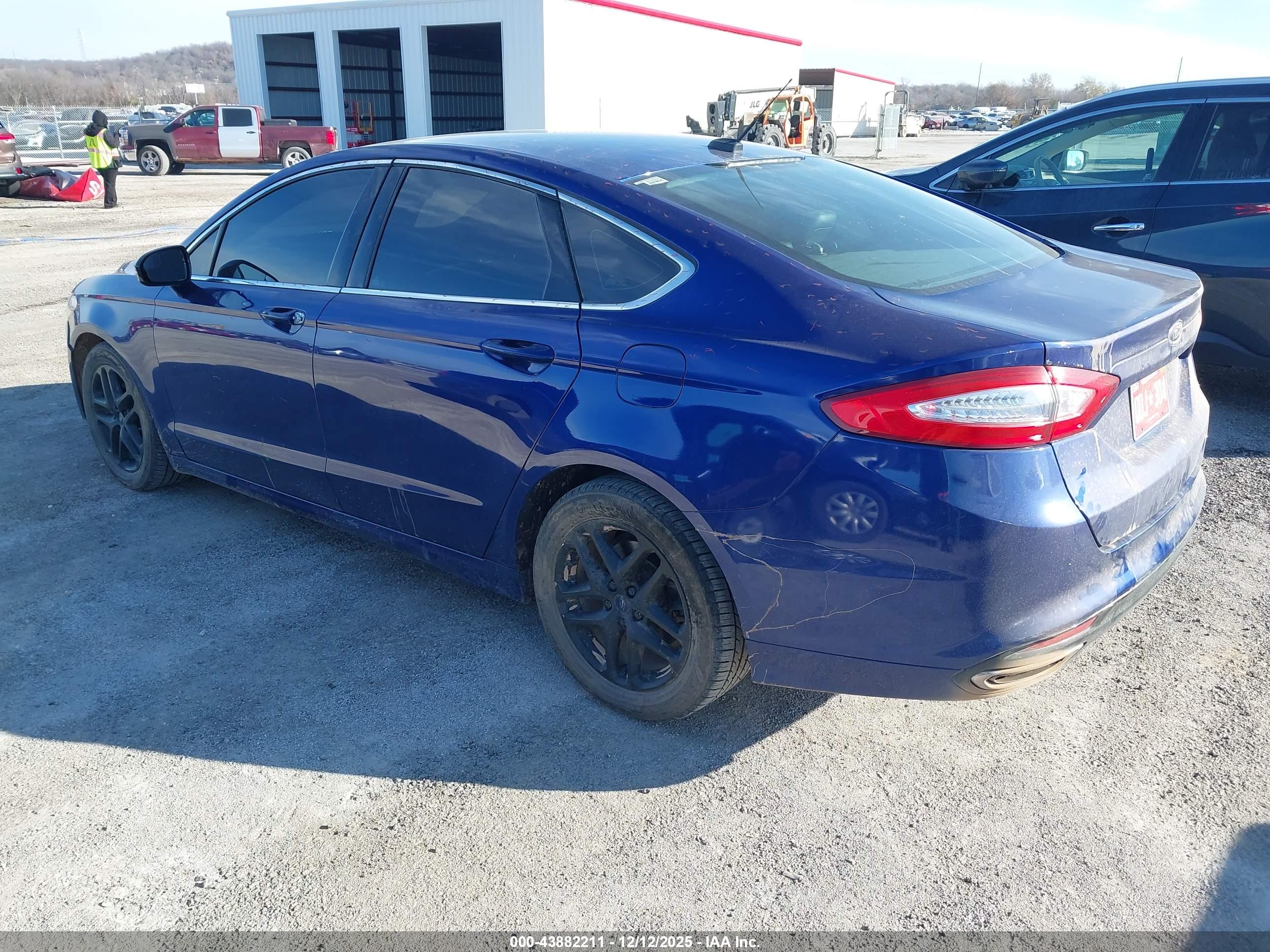 FORD FUSION image 3