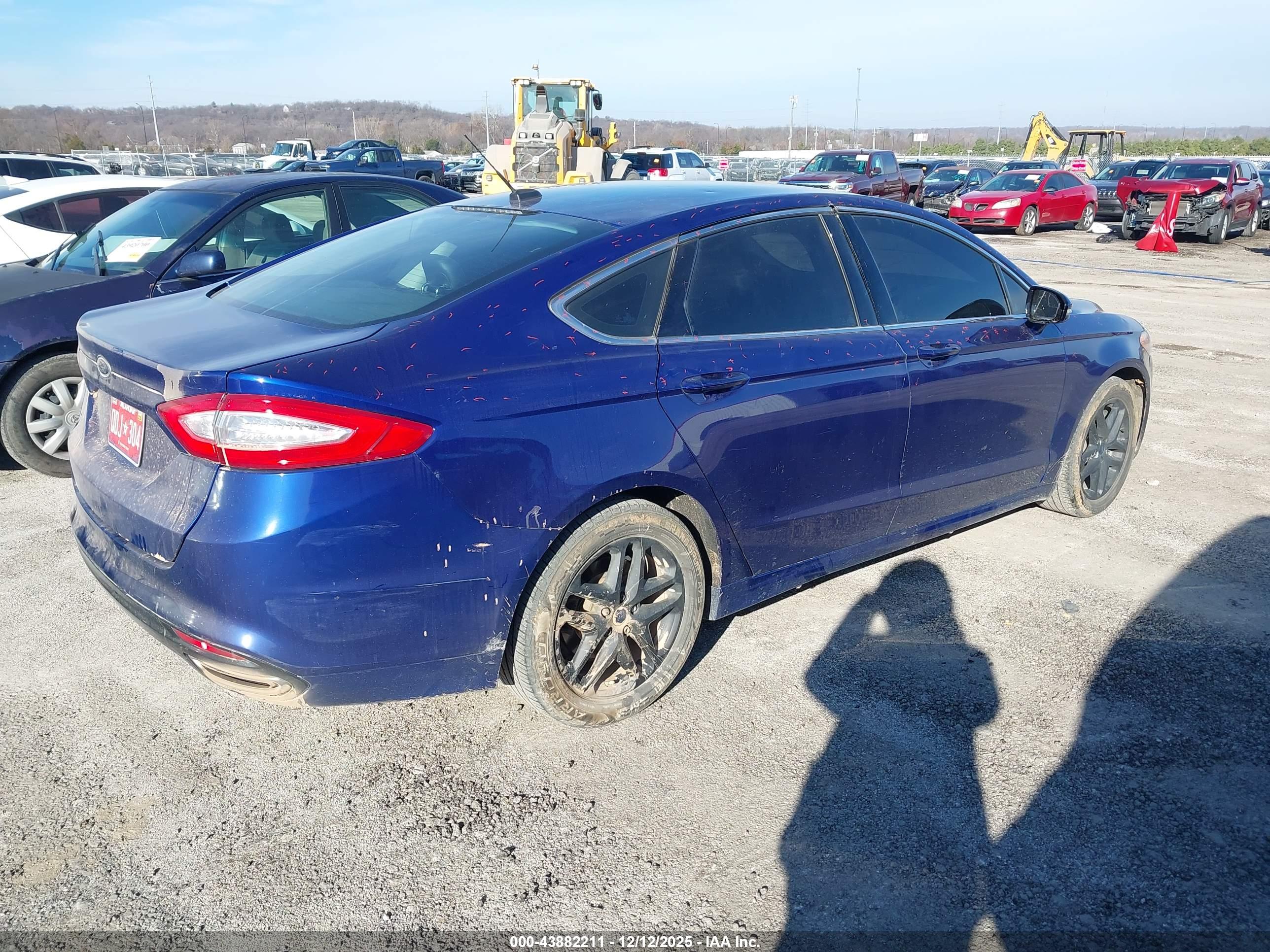 FORD FUSION image 4