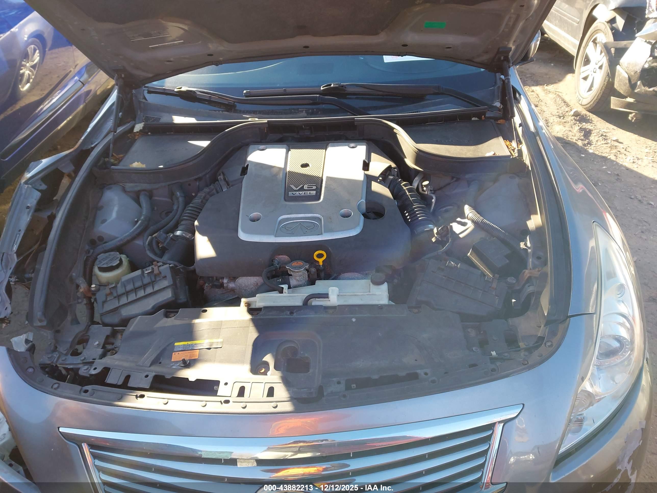 INFINITI Q40 image 10
