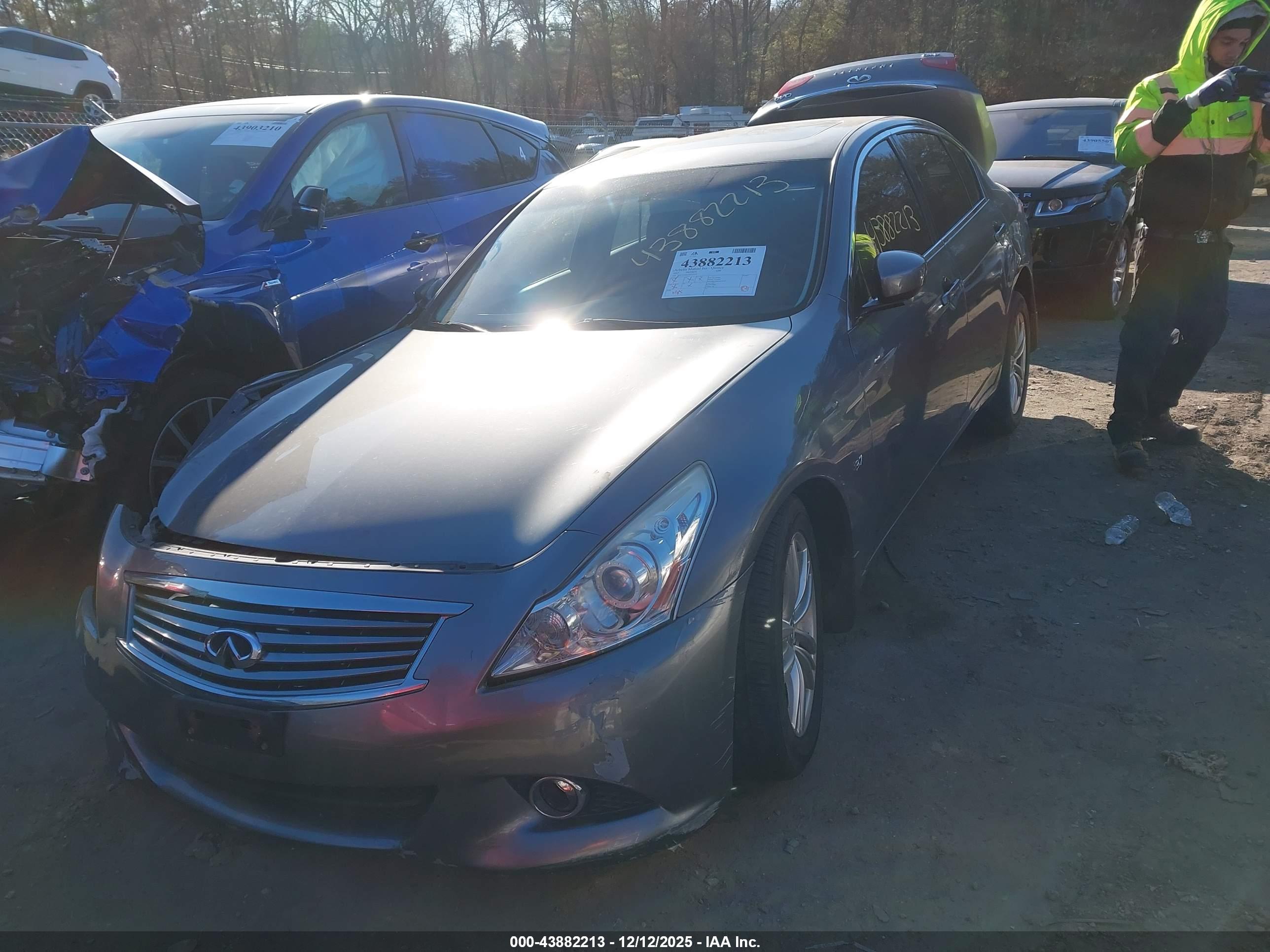 INFINITI Q40 image 2