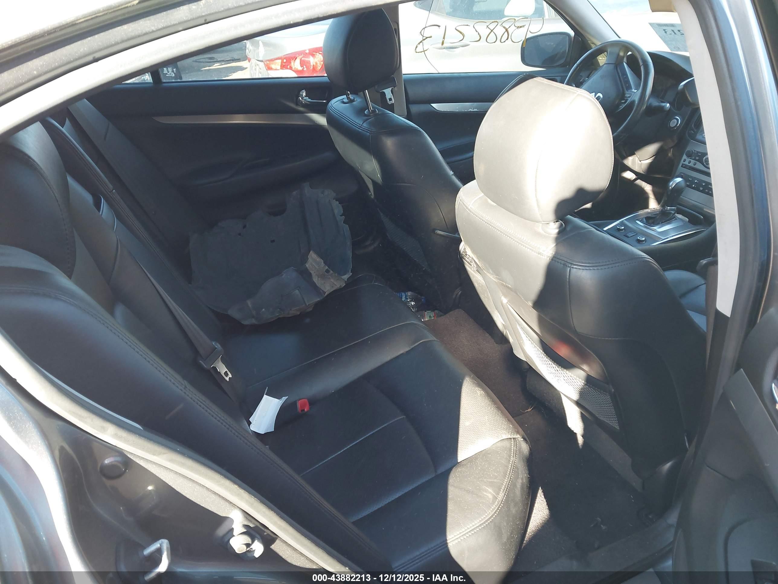 INFINITI Q40 image 8