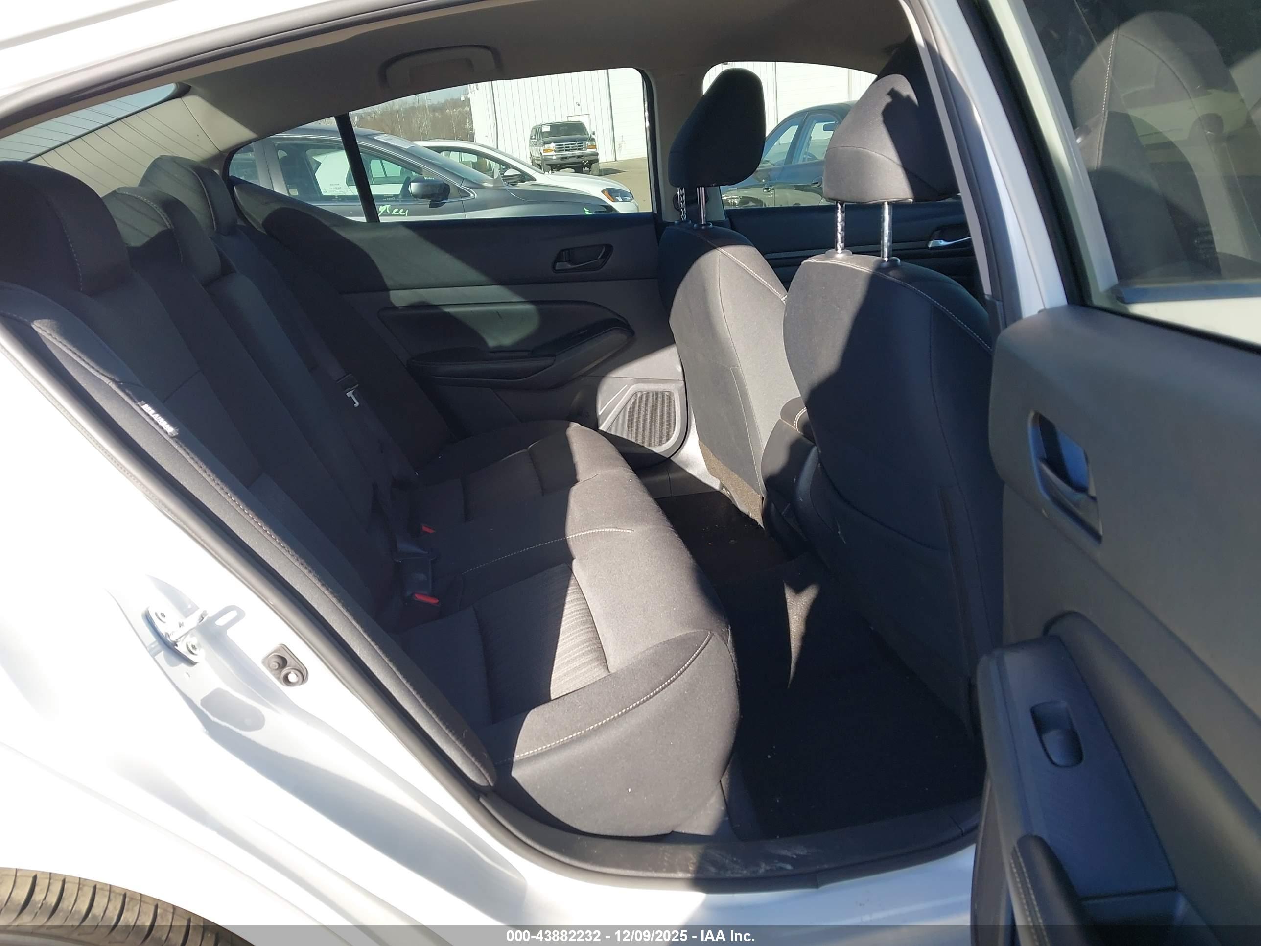 NISSAN ALTIMA image 8