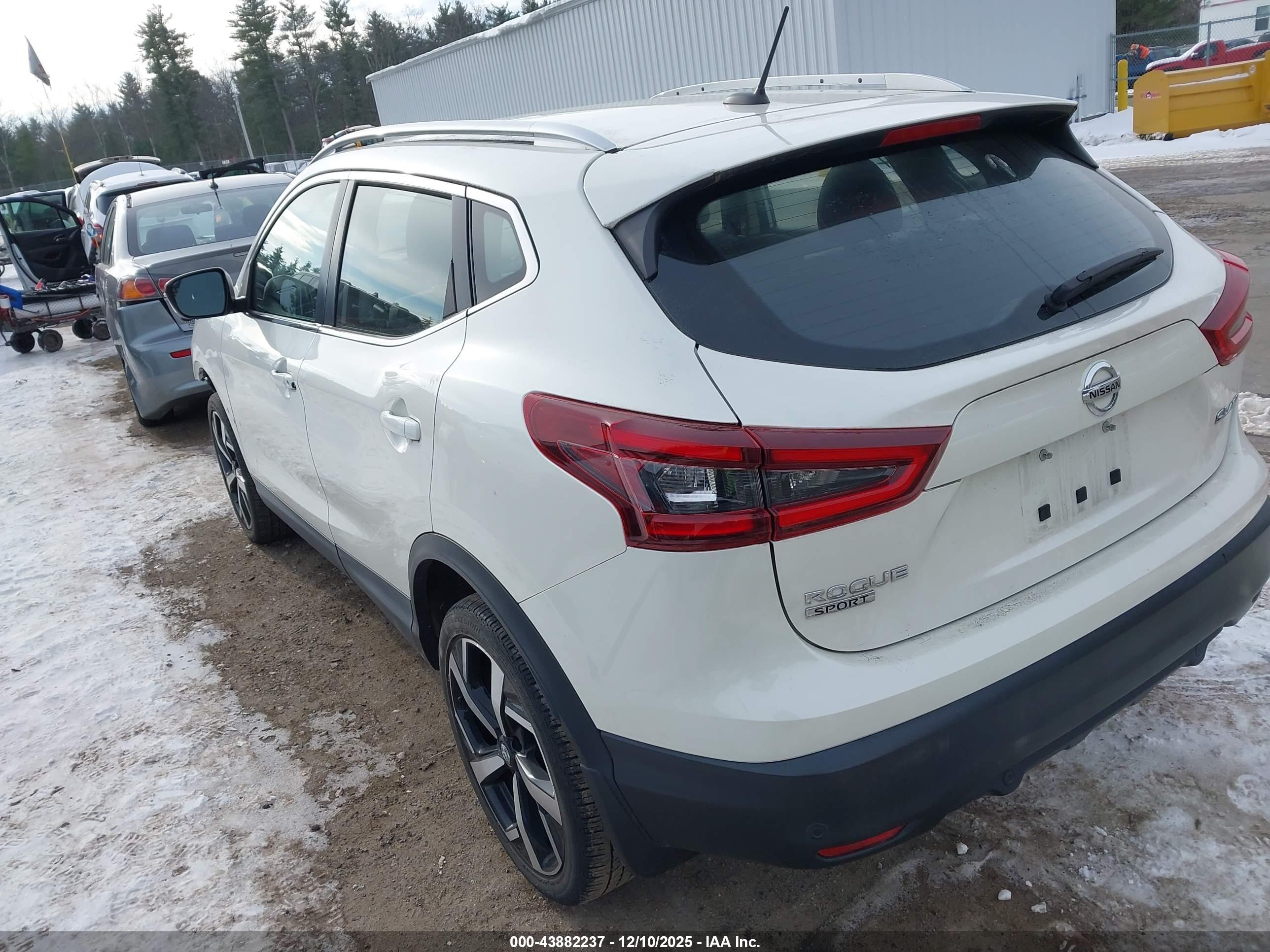 NISSAN ROGUE image 3
