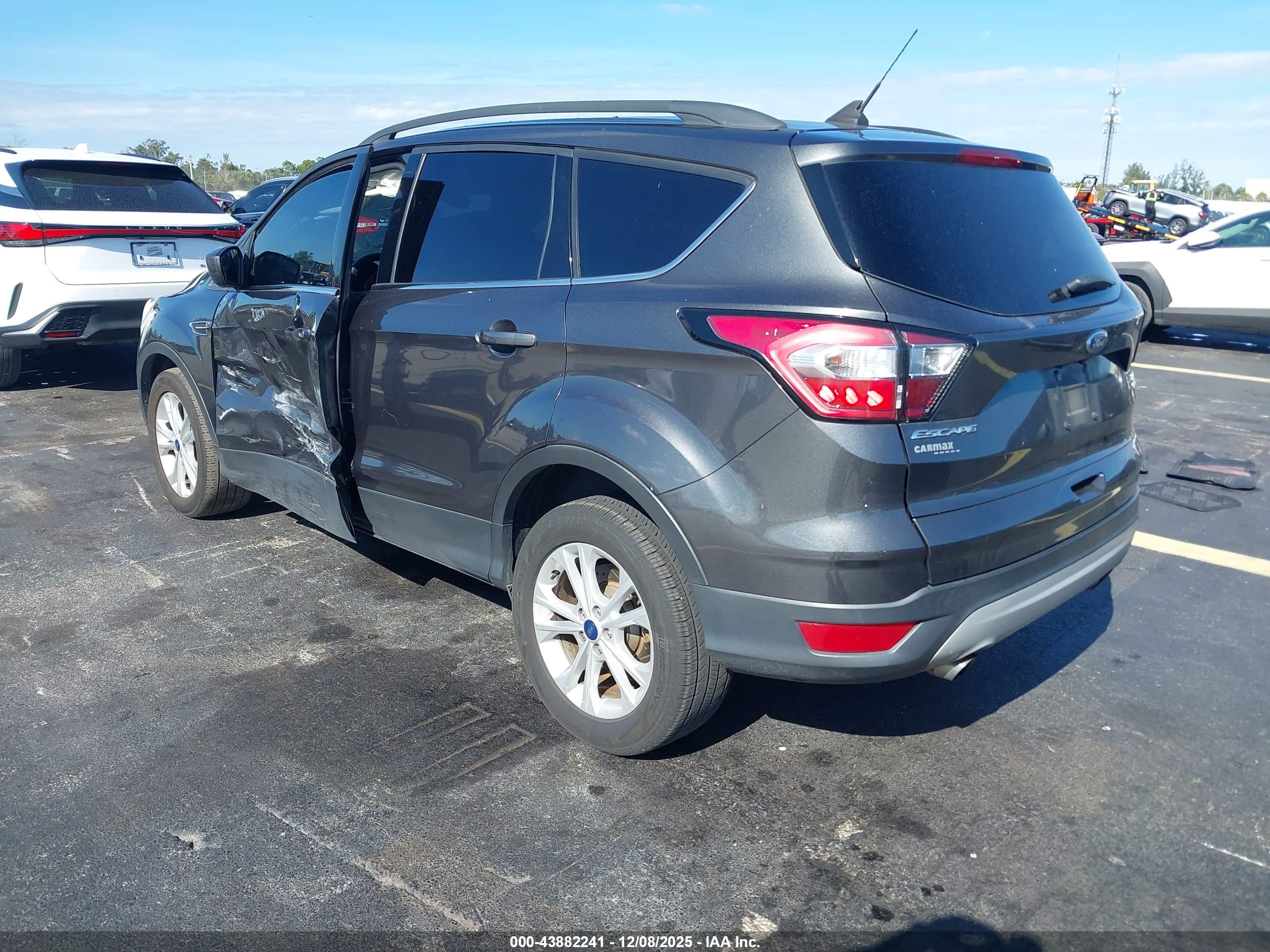 FORD ESCAPE image 3