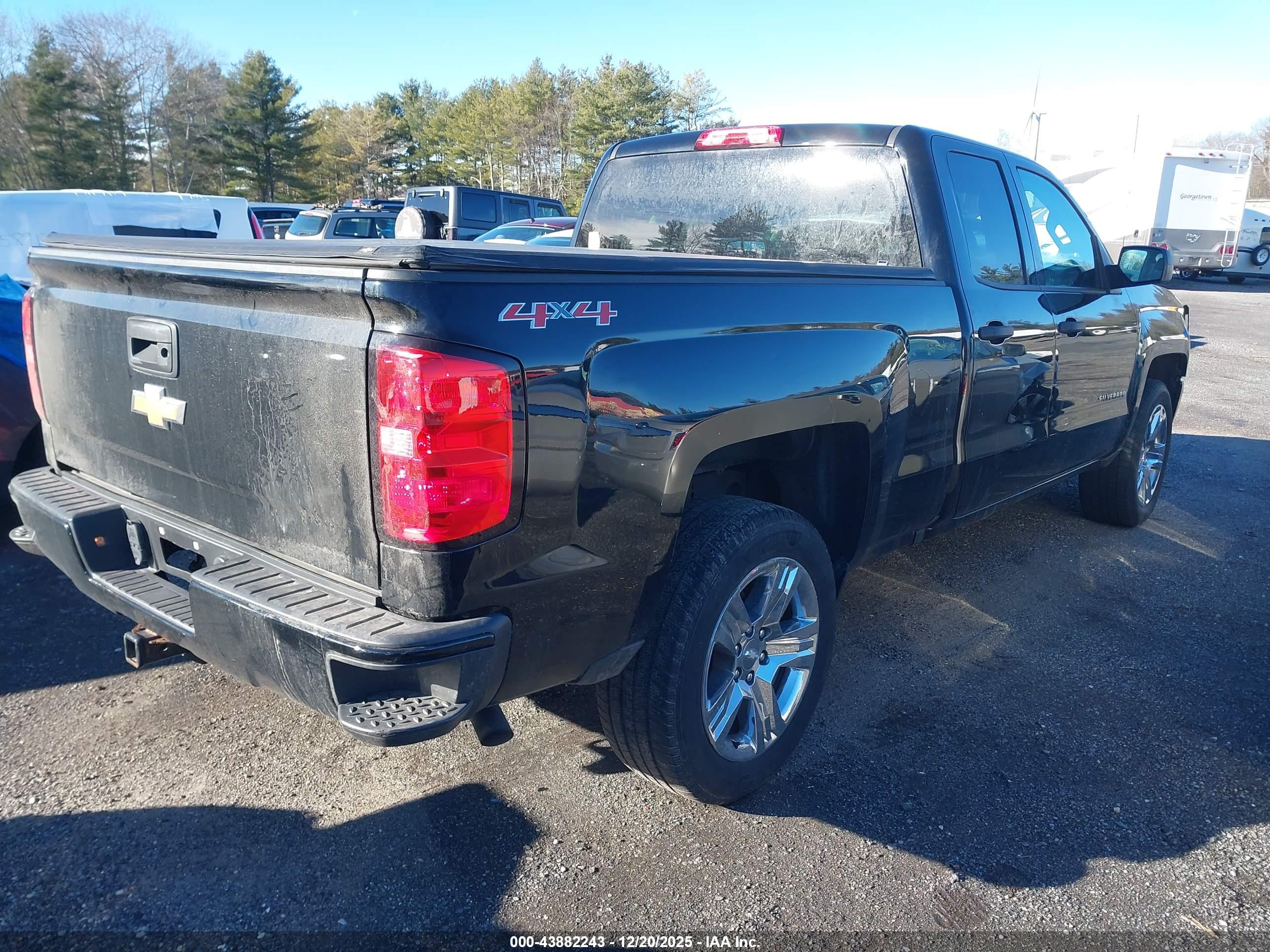 CHEVROLET SILVERADO image 4
