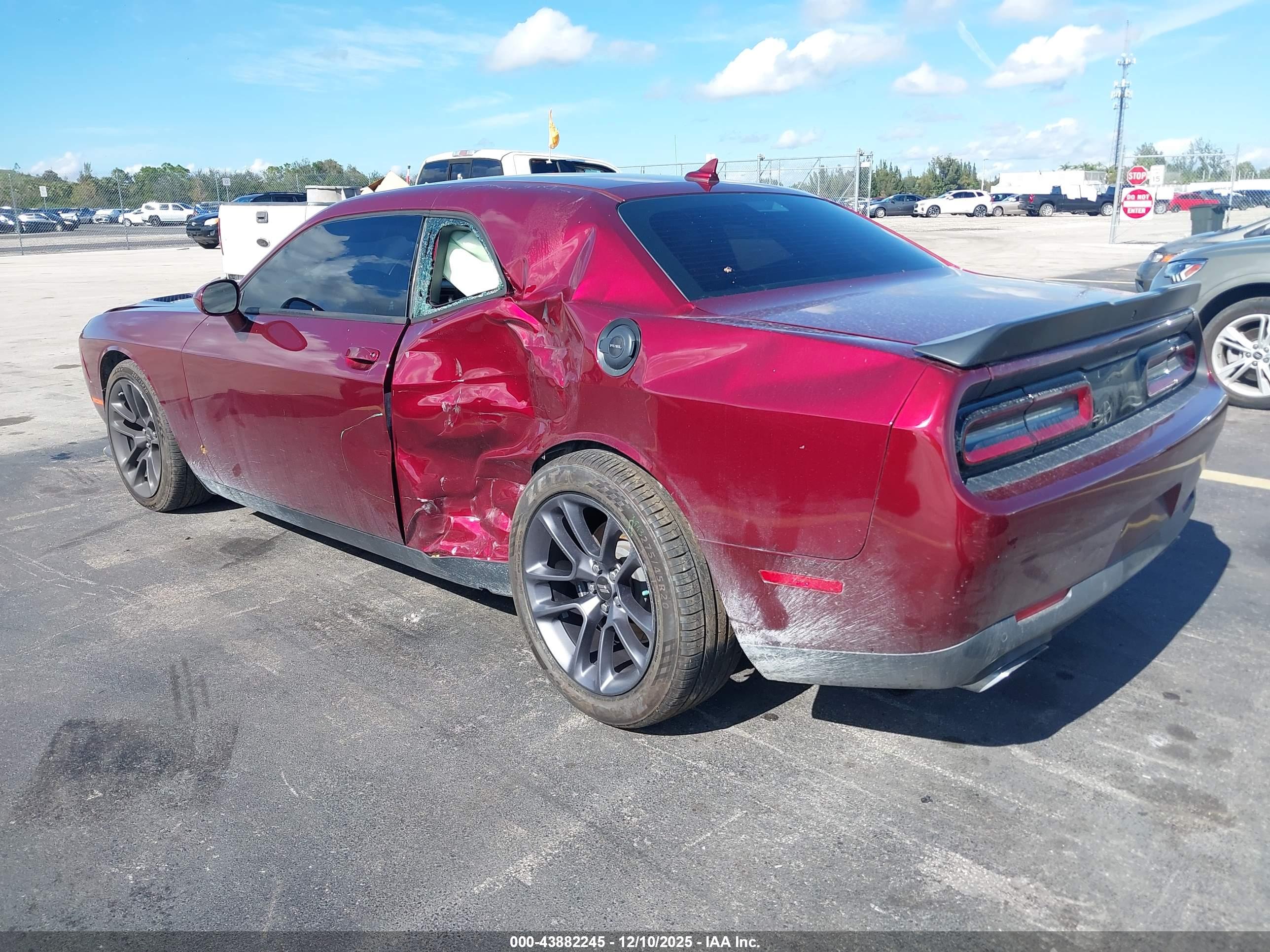 DODGE CHALLENGER image 3