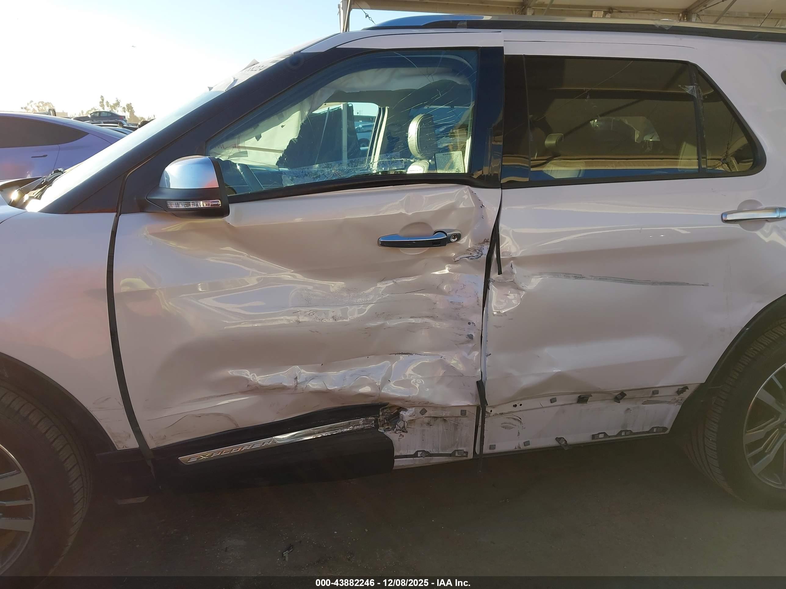 FORD EXPLORER image 6