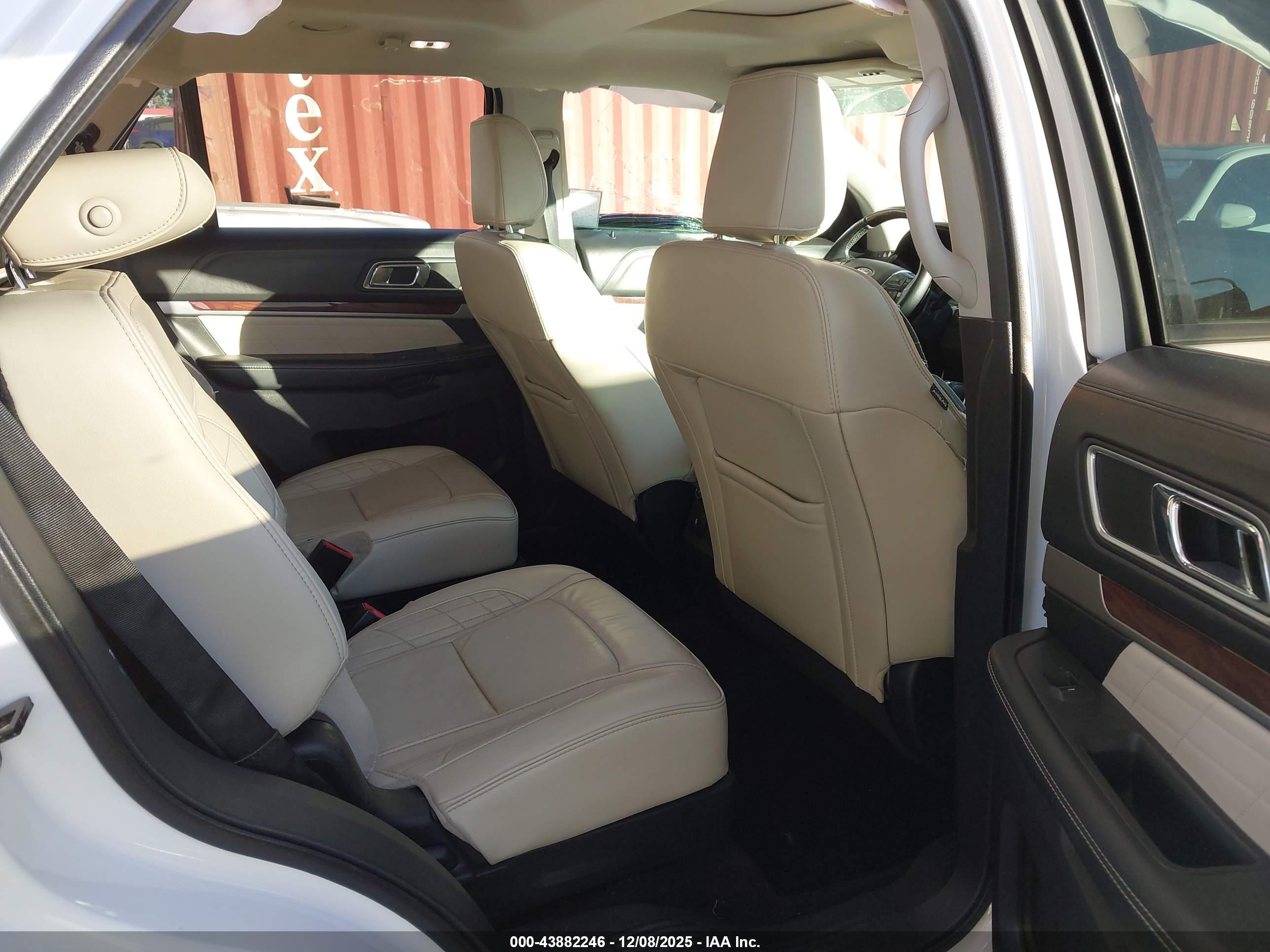 FORD EXPLORER image 8