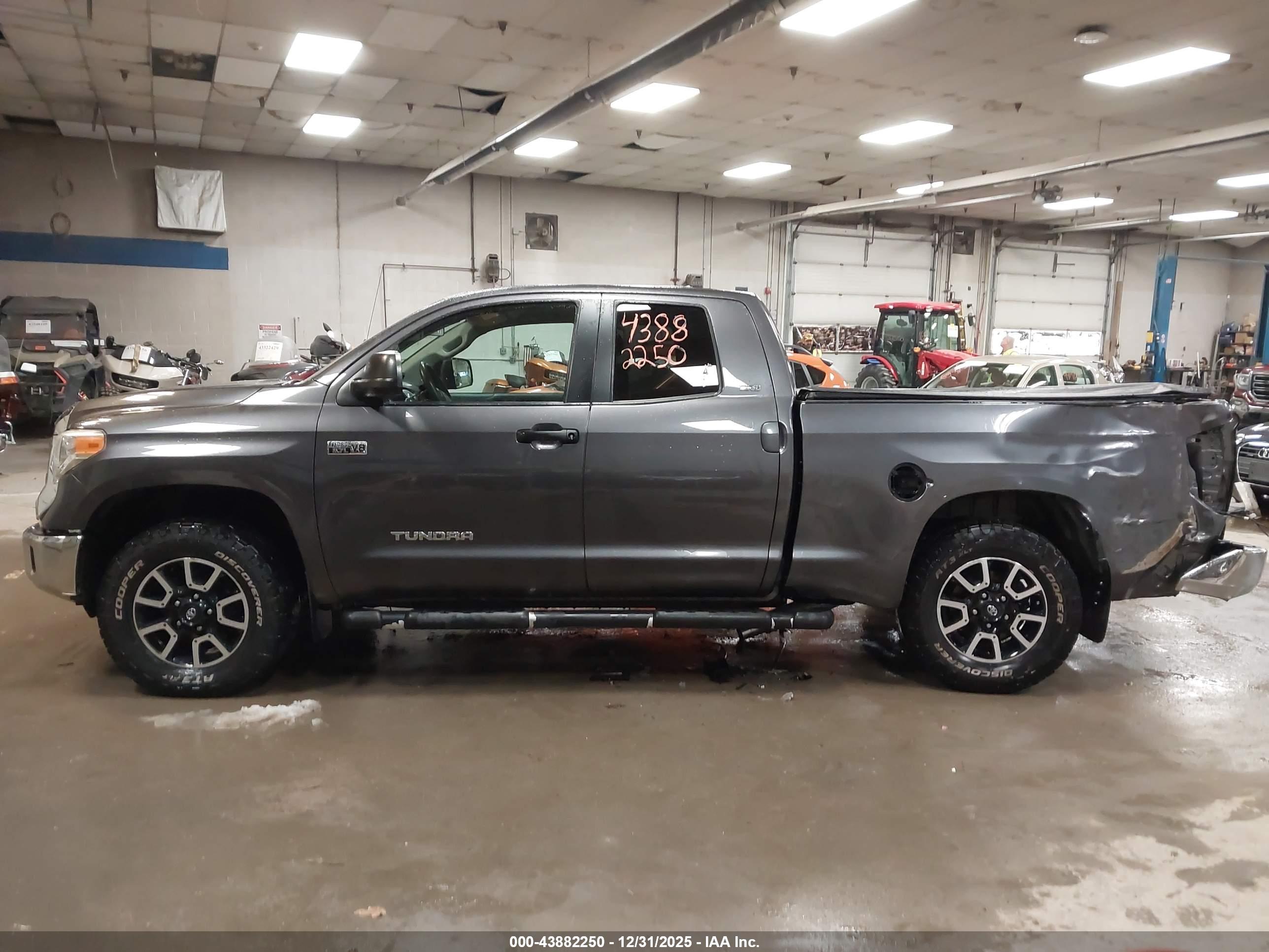 TOYOTA TUNDRA image 6