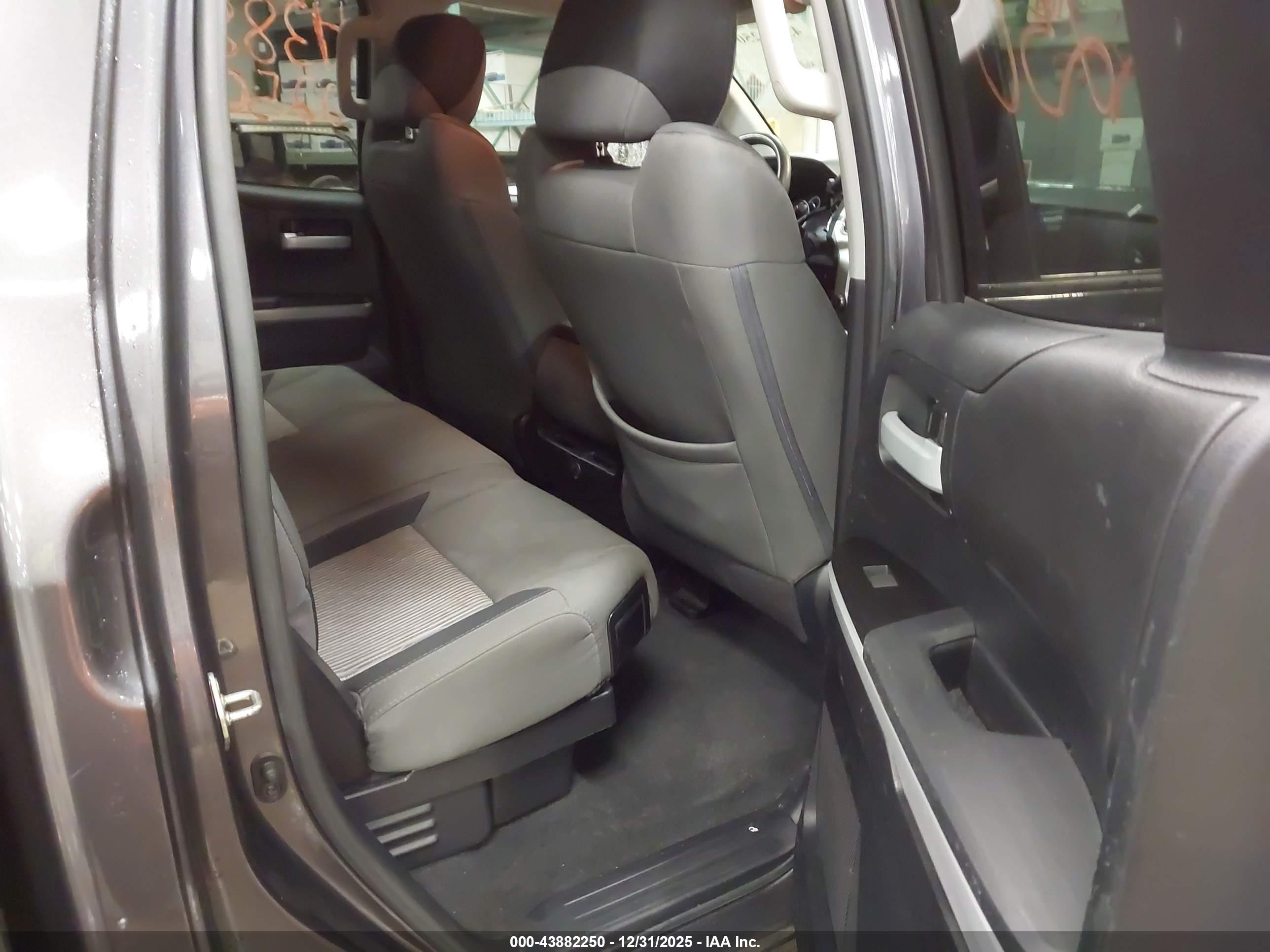 TOYOTA TUNDRA image 8