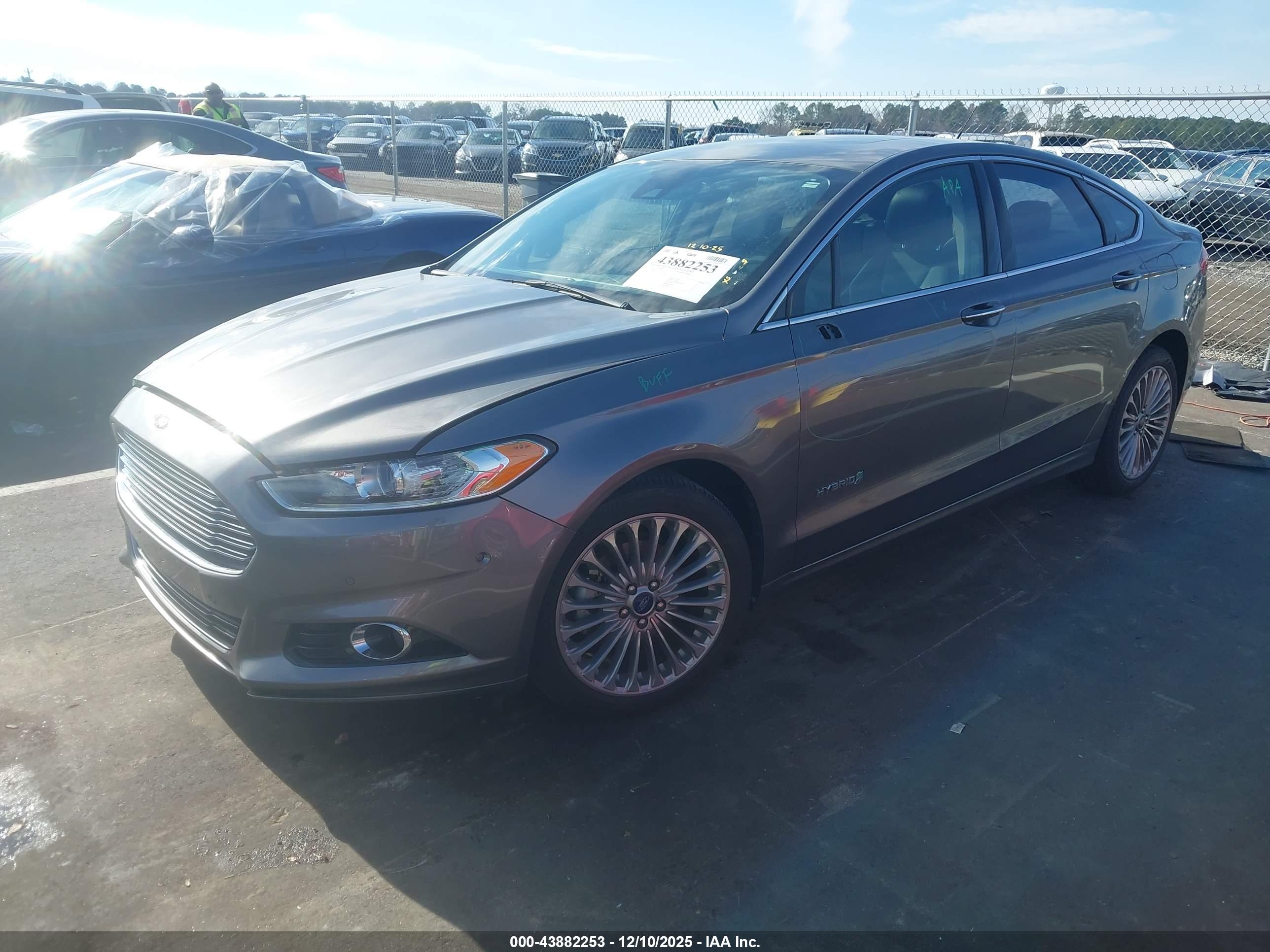 FORD FUSION image 2