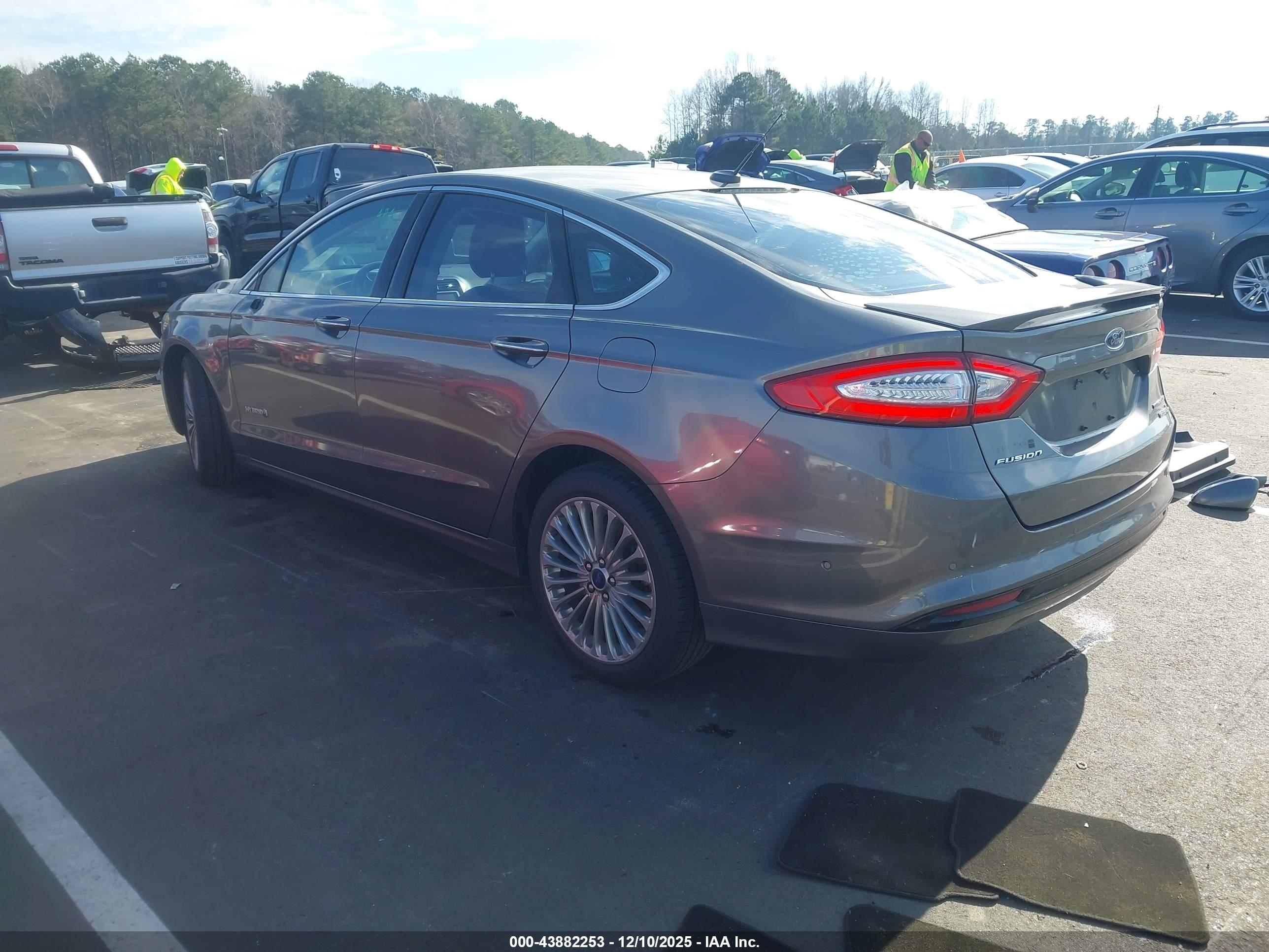 FORD FUSION image 3