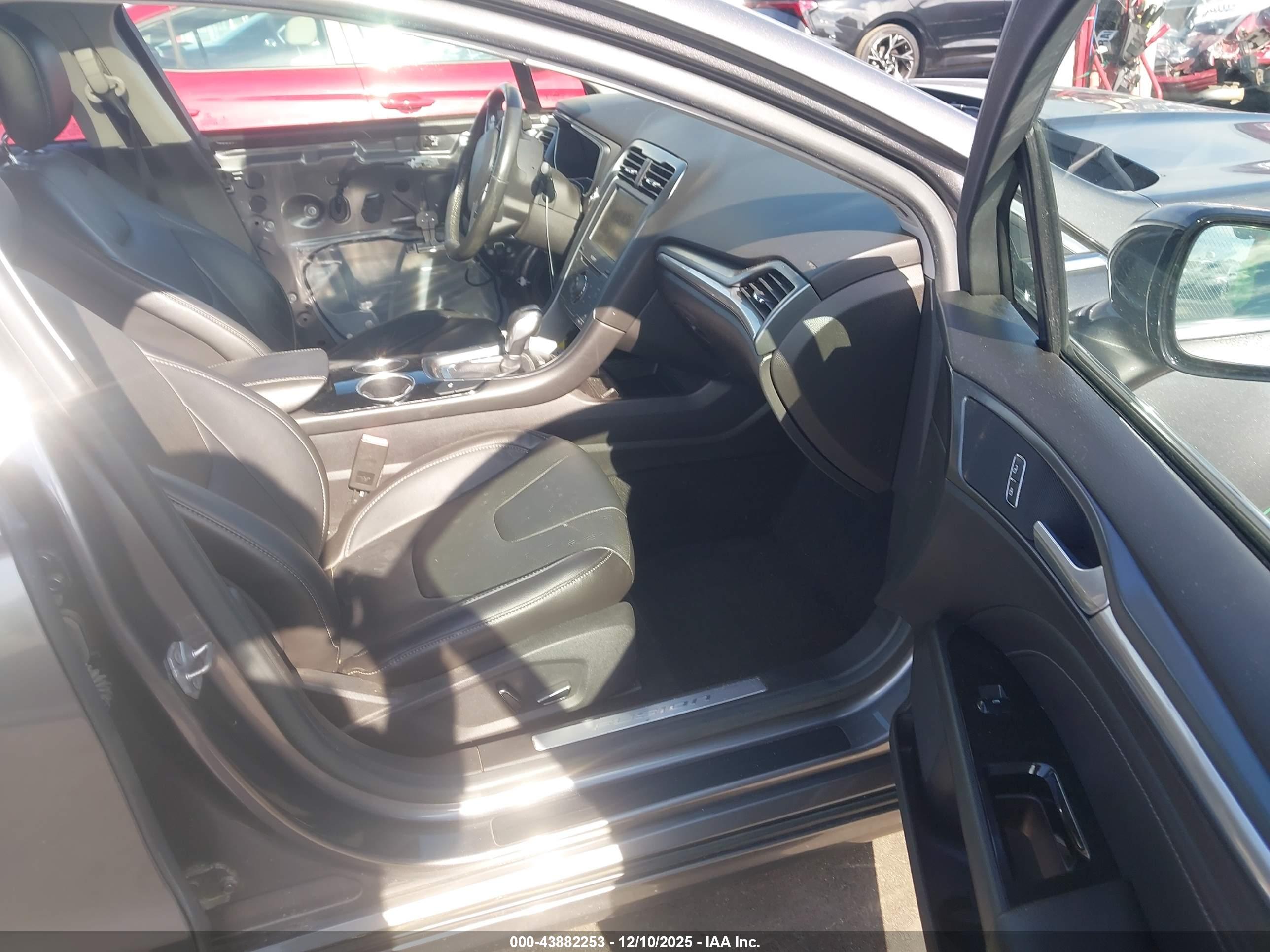 FORD FUSION image 5