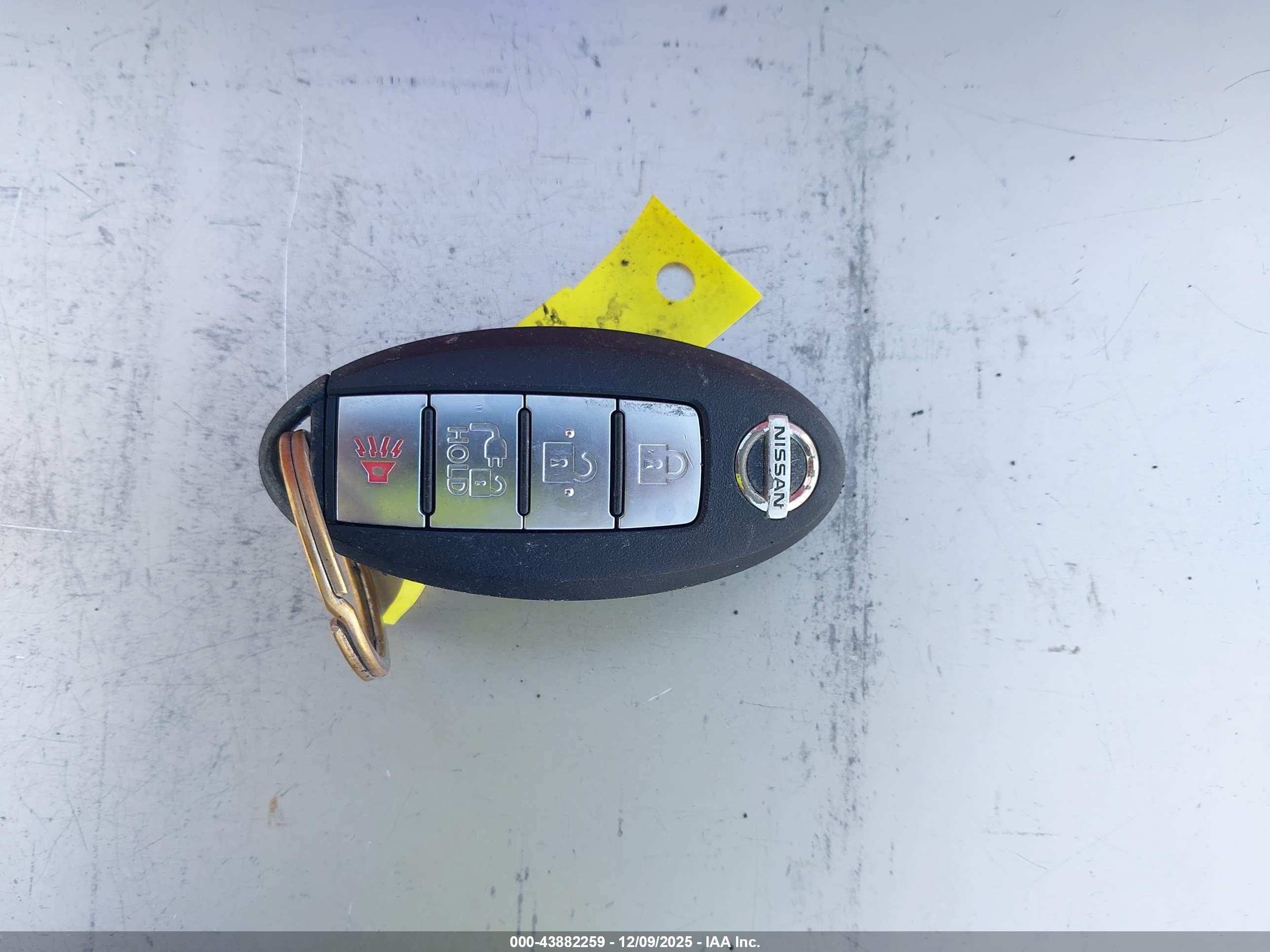 NISSAN LEAF image 11