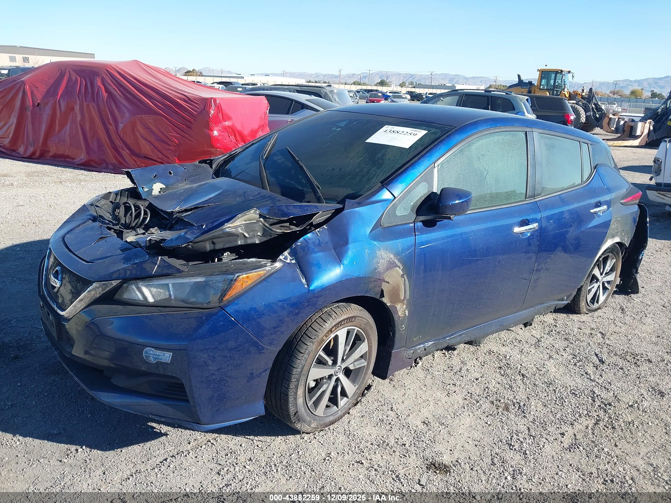NISSAN LEAF image 2