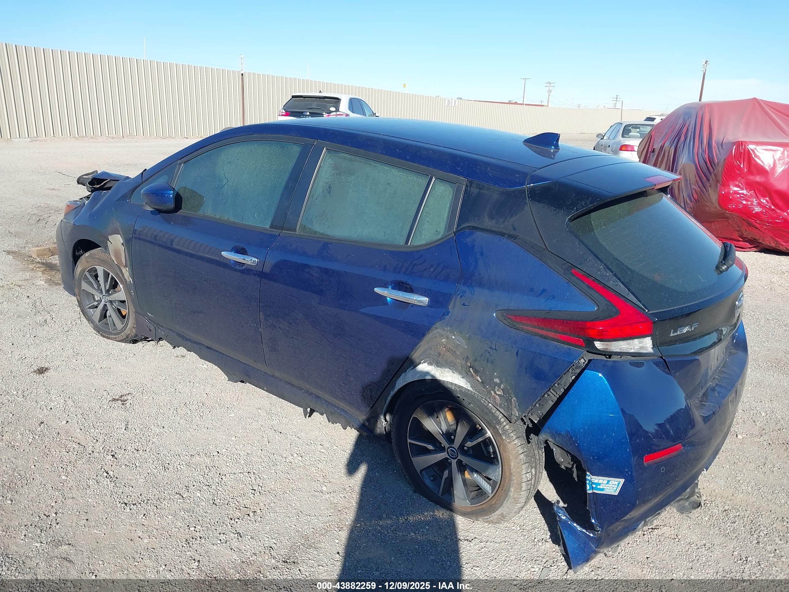 NISSAN LEAF image 3