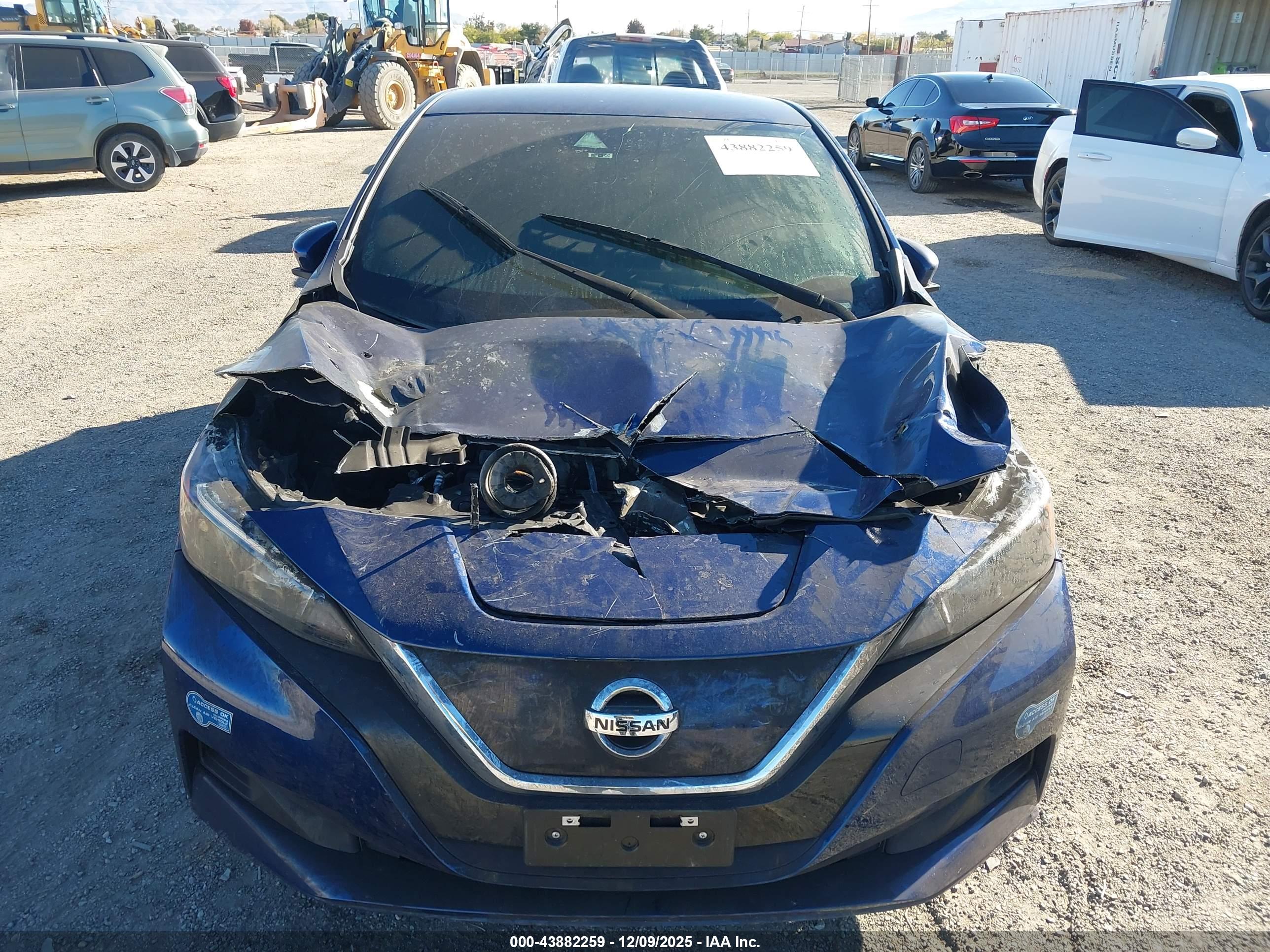 NISSAN LEAF image 6