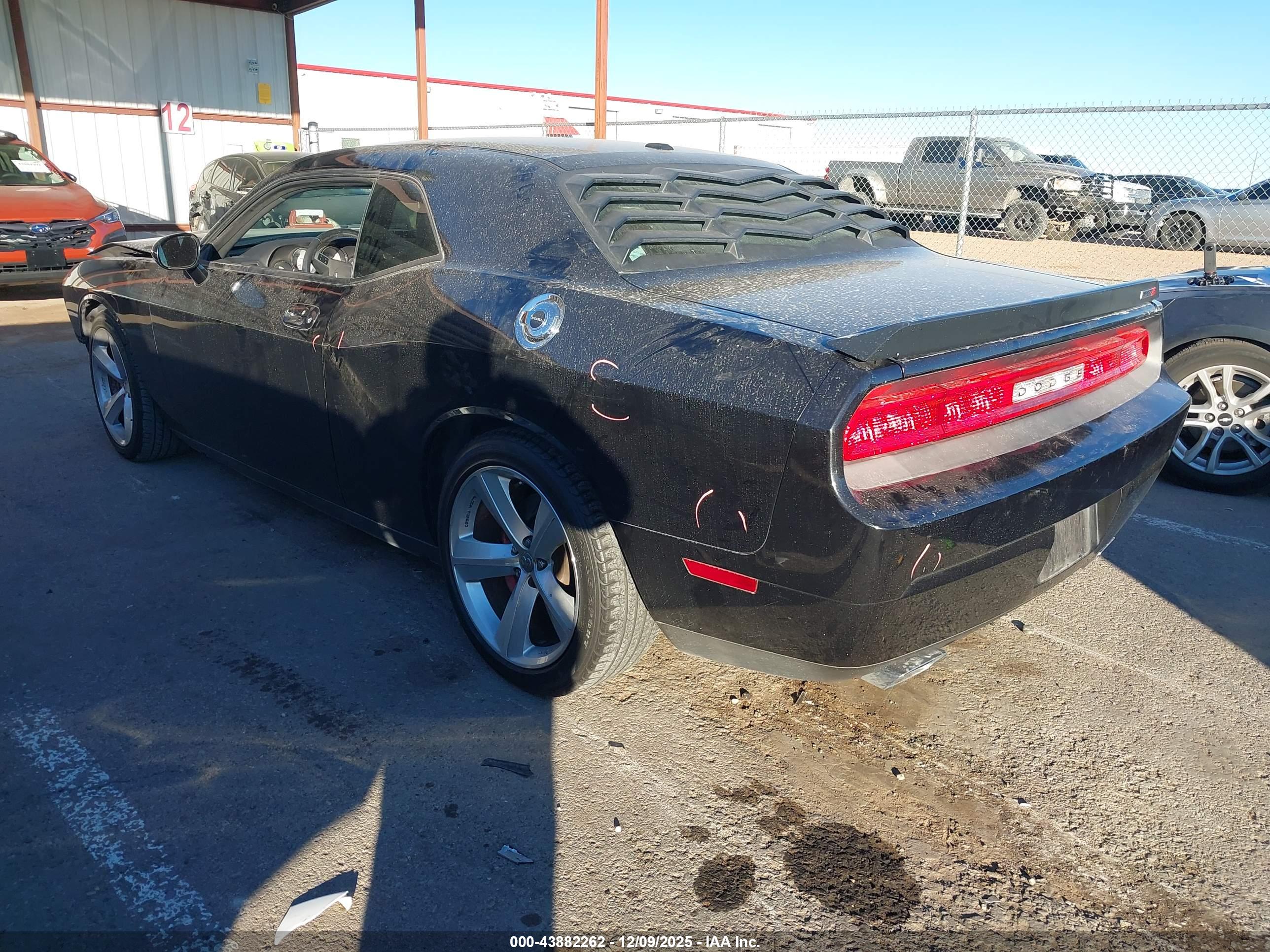 DODGE CHALLENGER image 3
