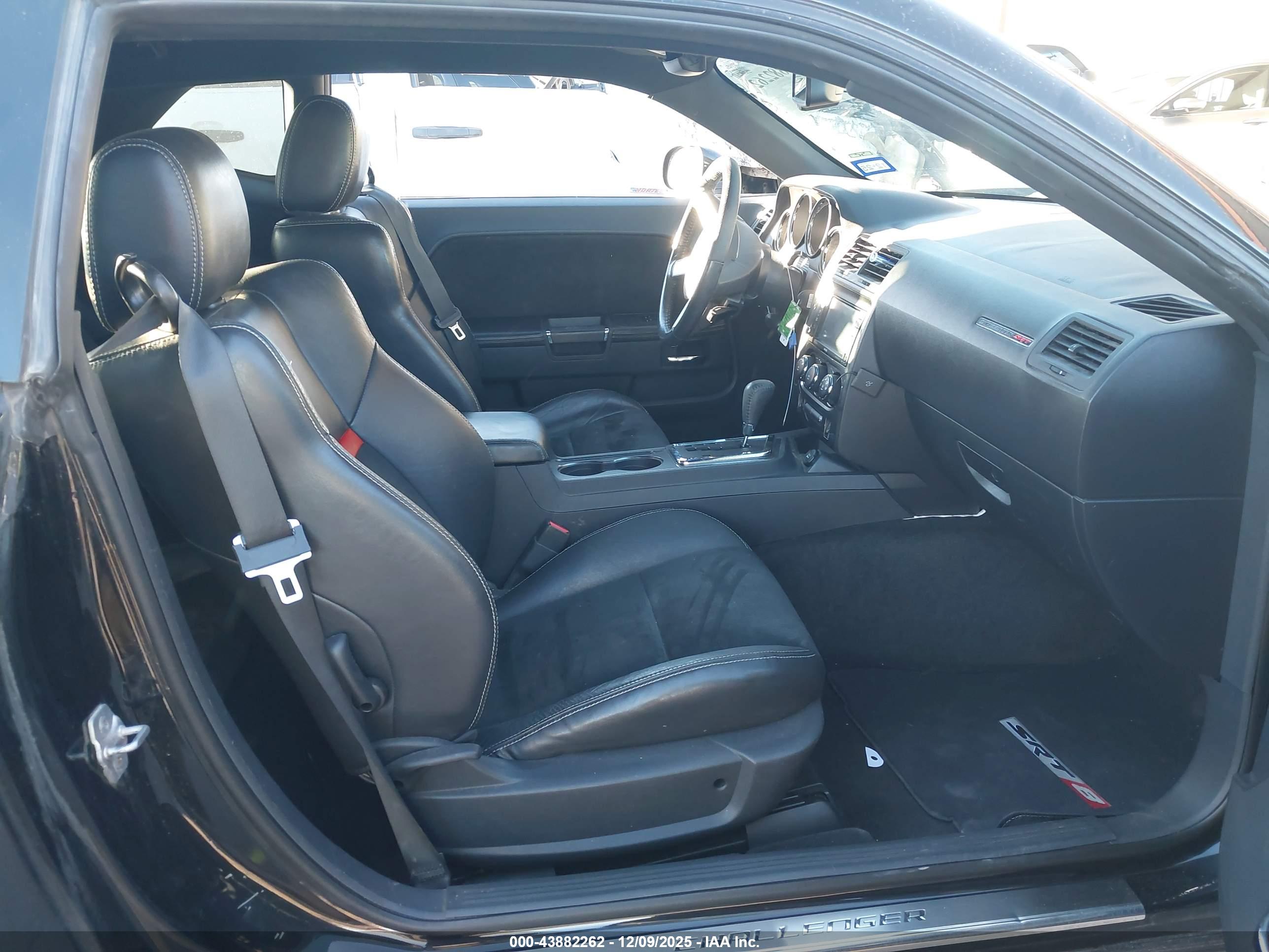 DODGE CHALLENGER image 5