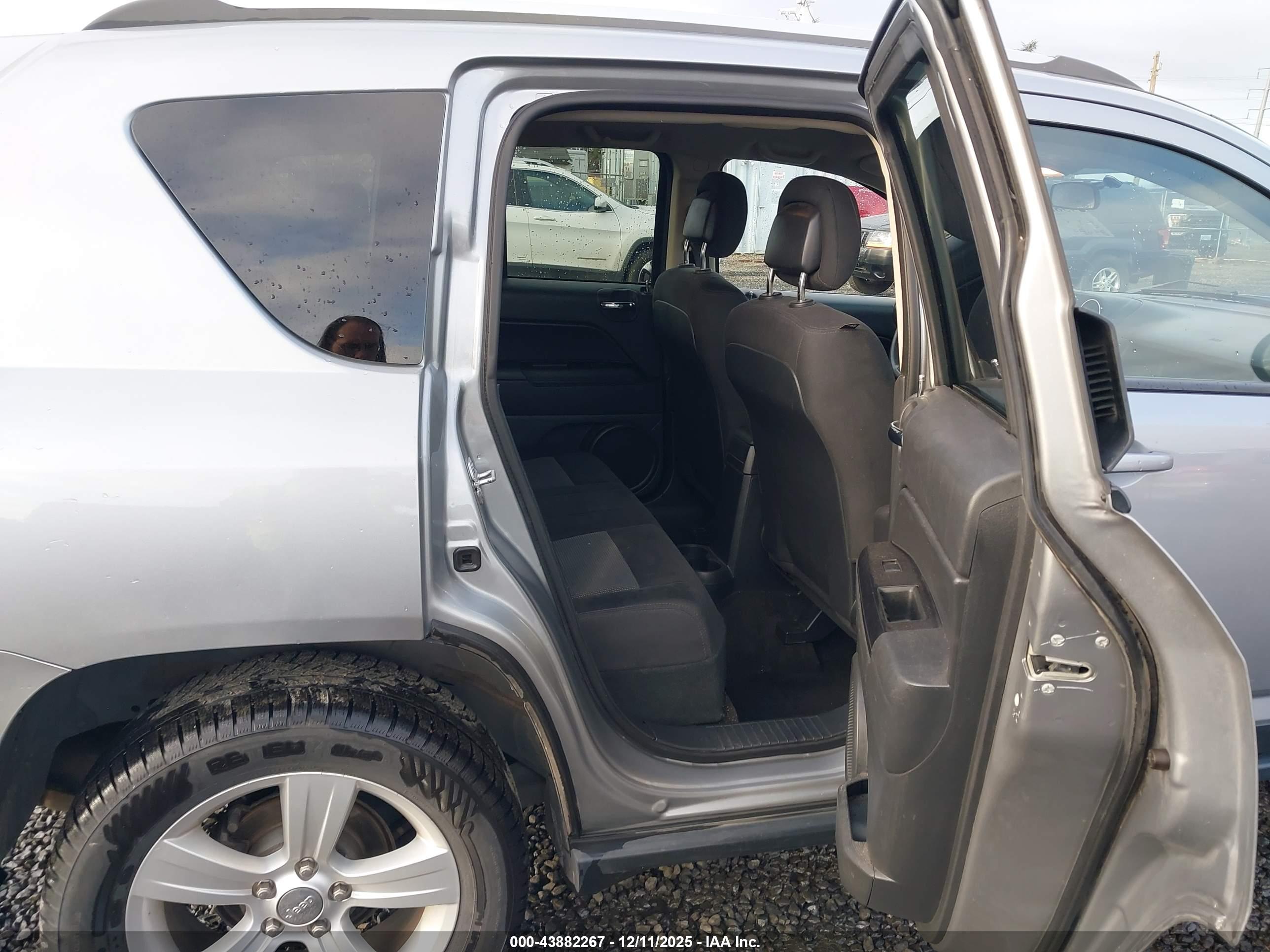 JEEP COMPASS image 8