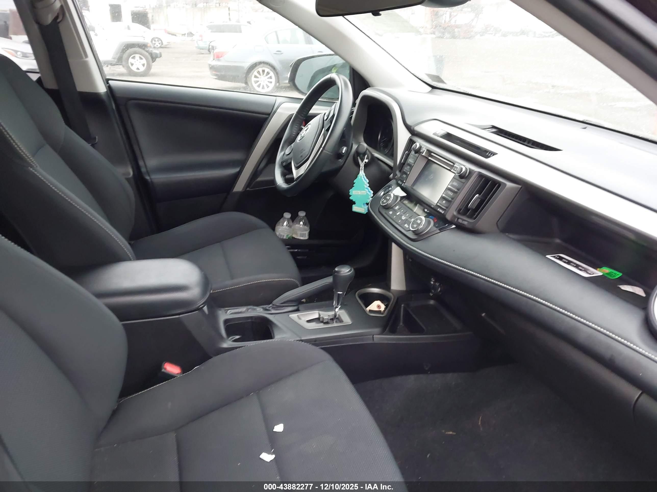 TOYOTA RAV4 image 5