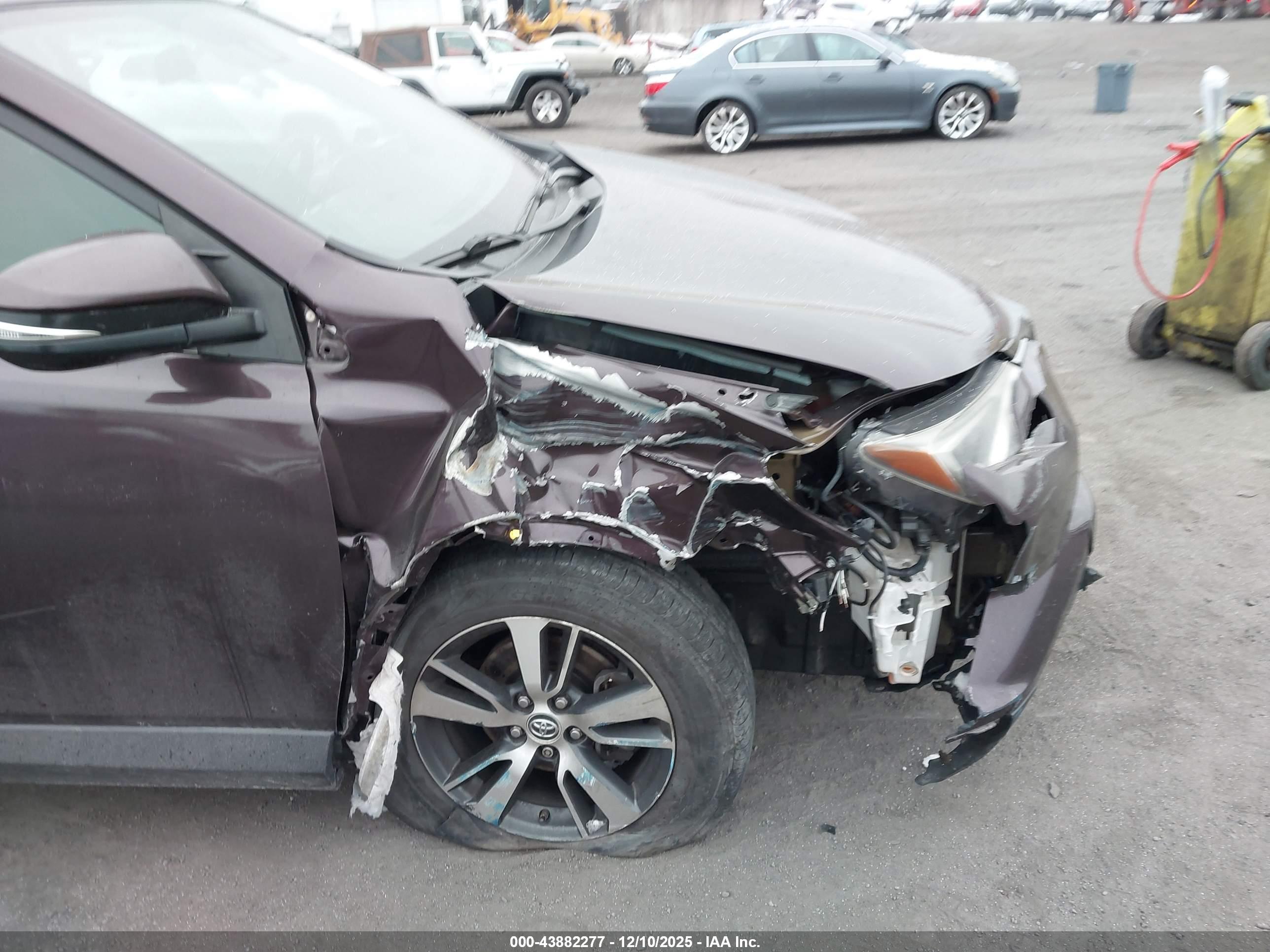 TOYOTA RAV4 image 6