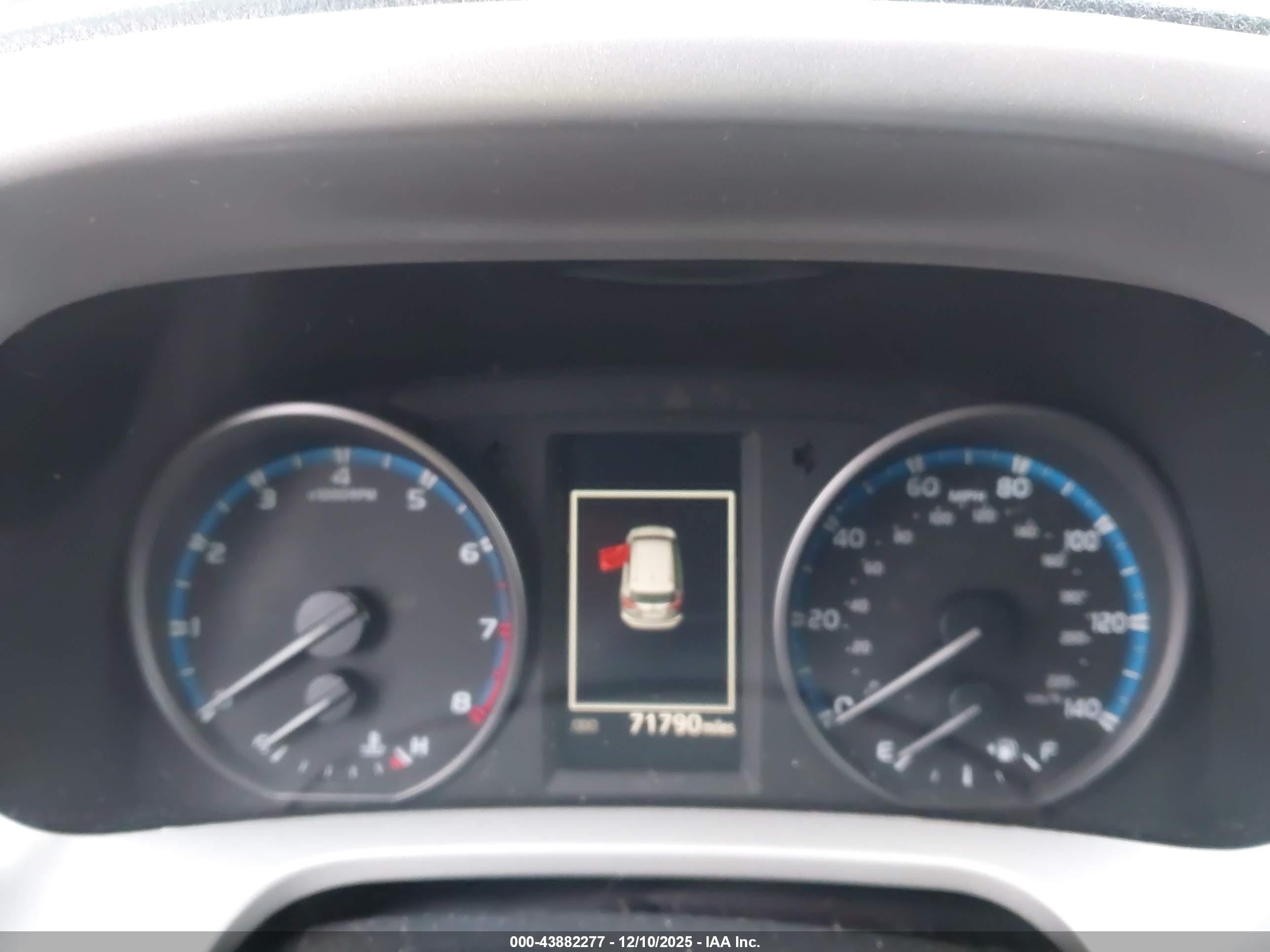 TOYOTA RAV4 image 7