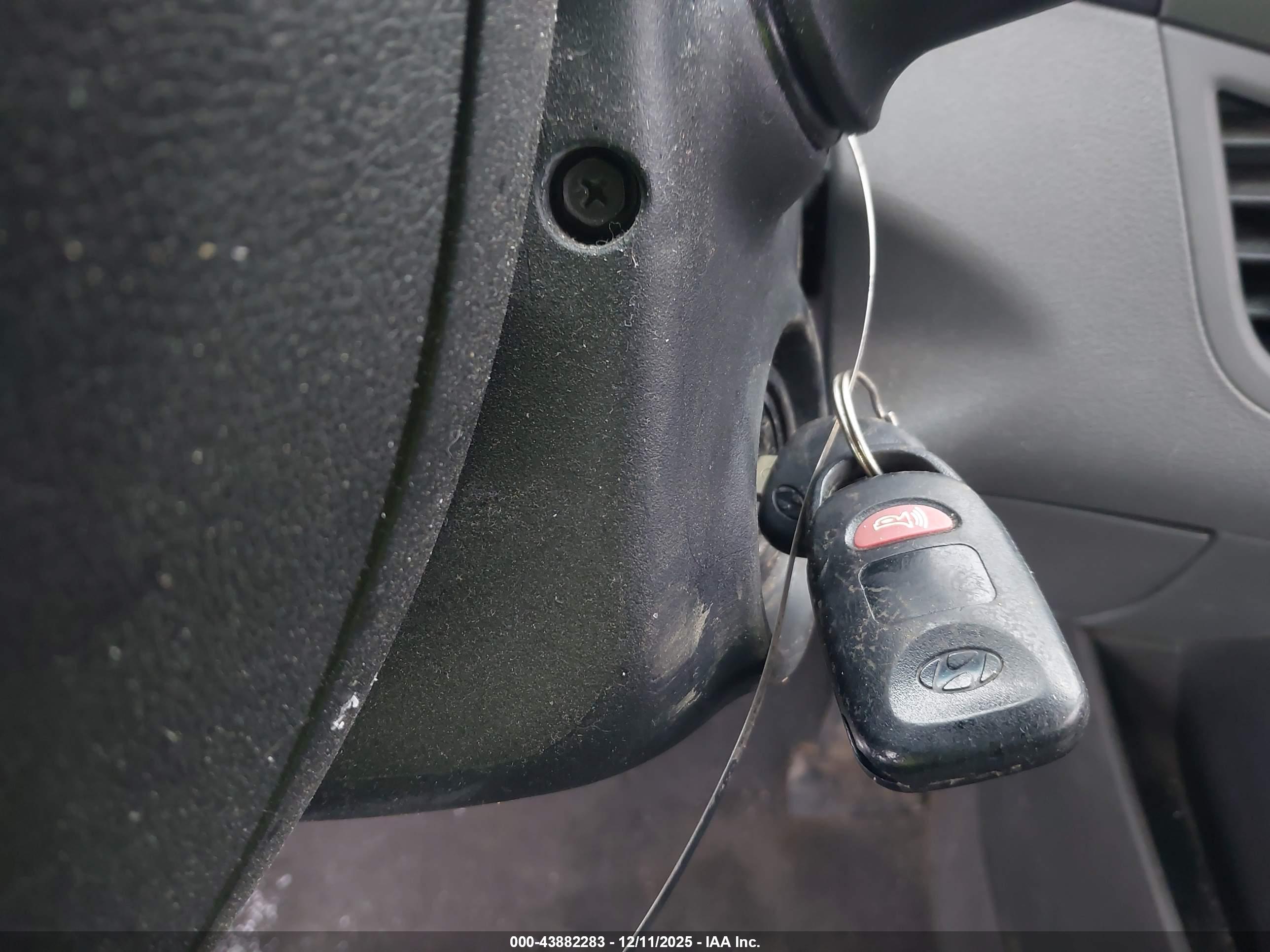 HYUNDAI ELANTRA image 11