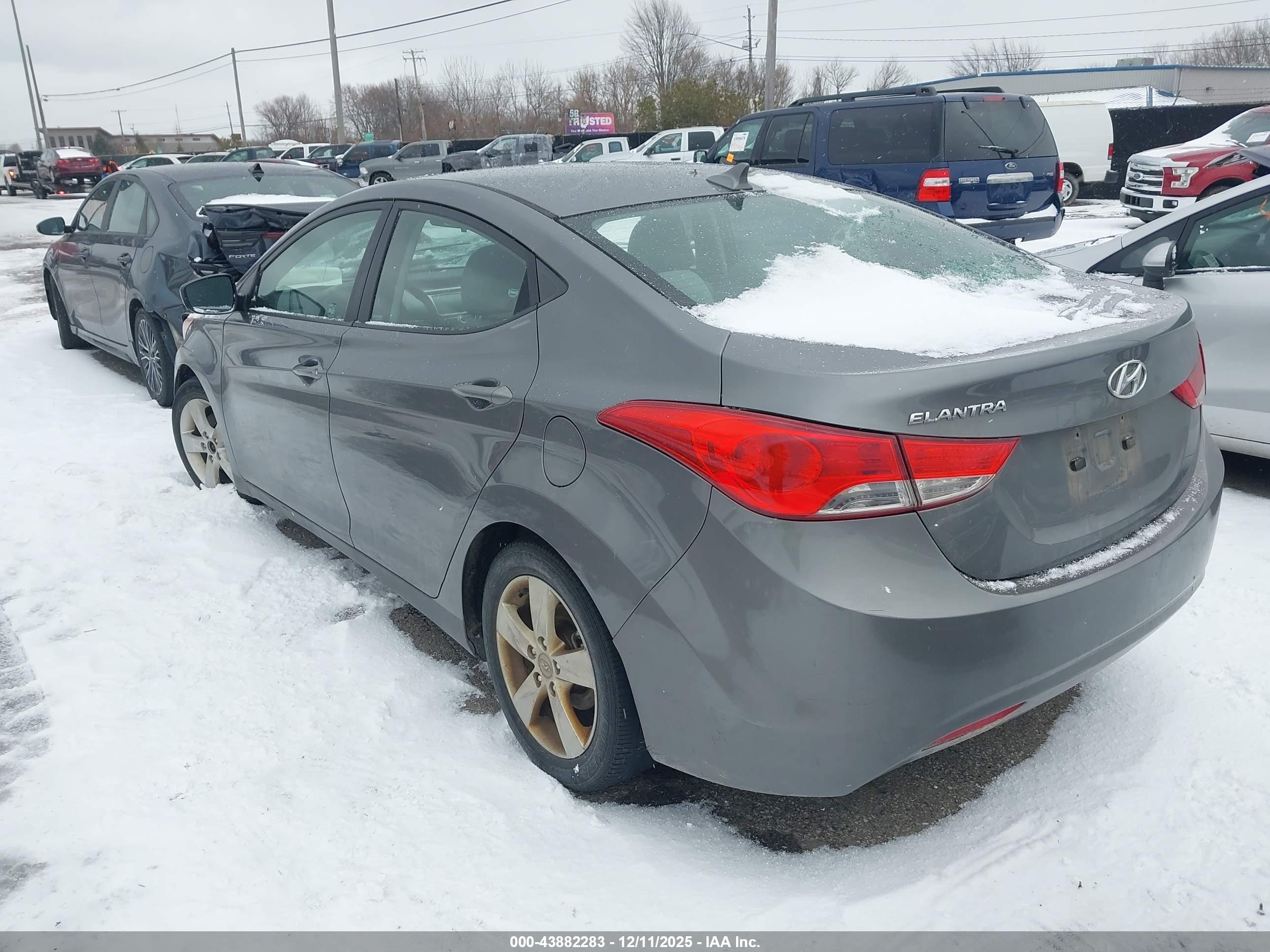HYUNDAI ELANTRA image 3