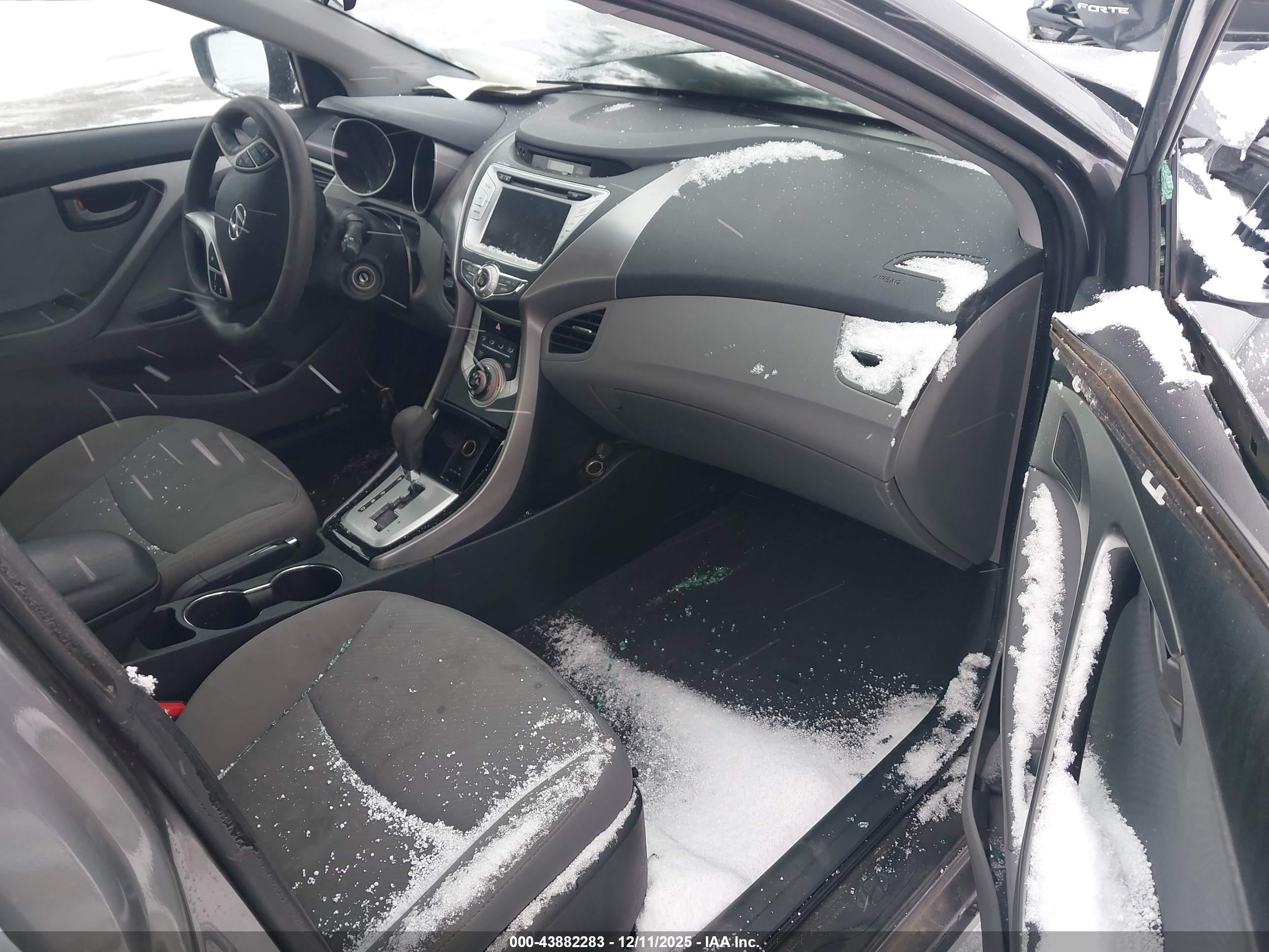 HYUNDAI ELANTRA image 5