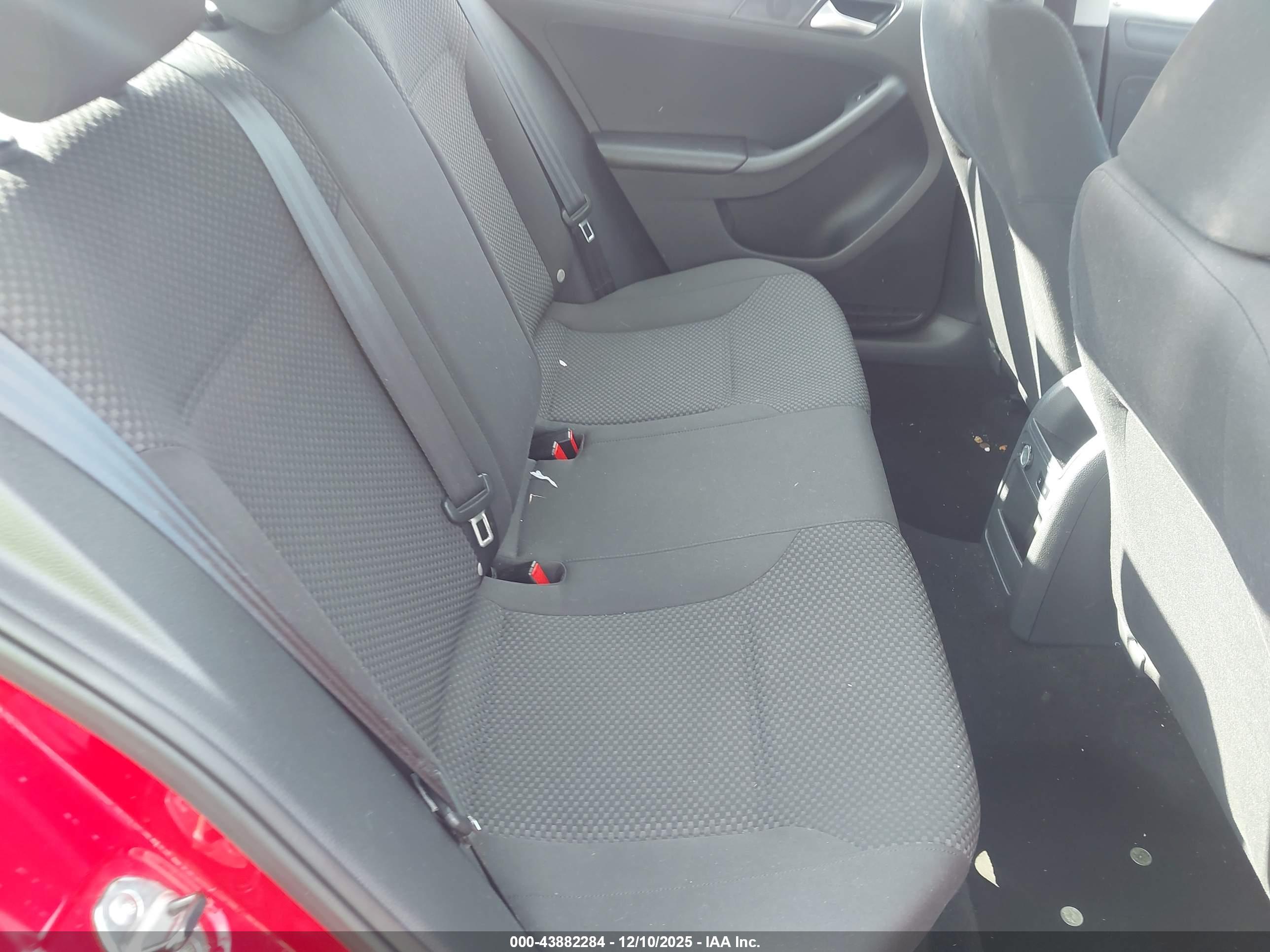 VOLKSWAGEN JETTA image 8