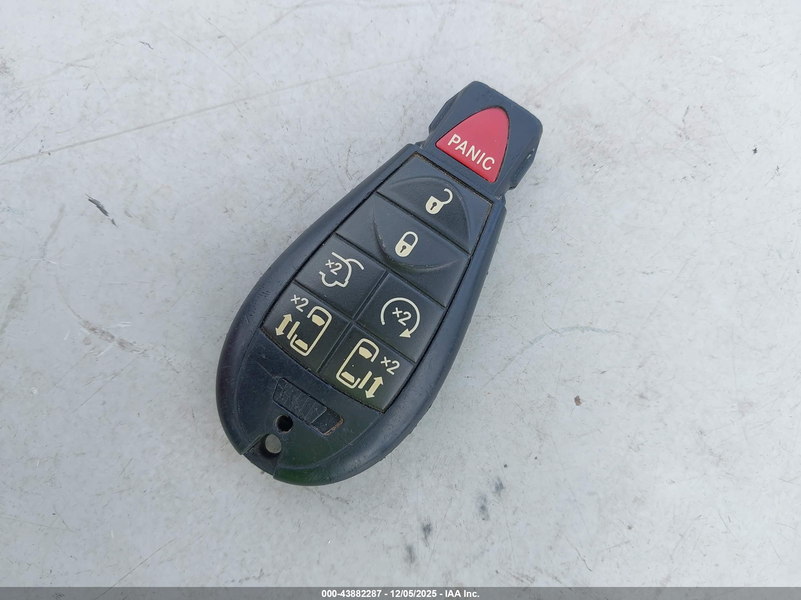 CHRYSLER TOWN image 11