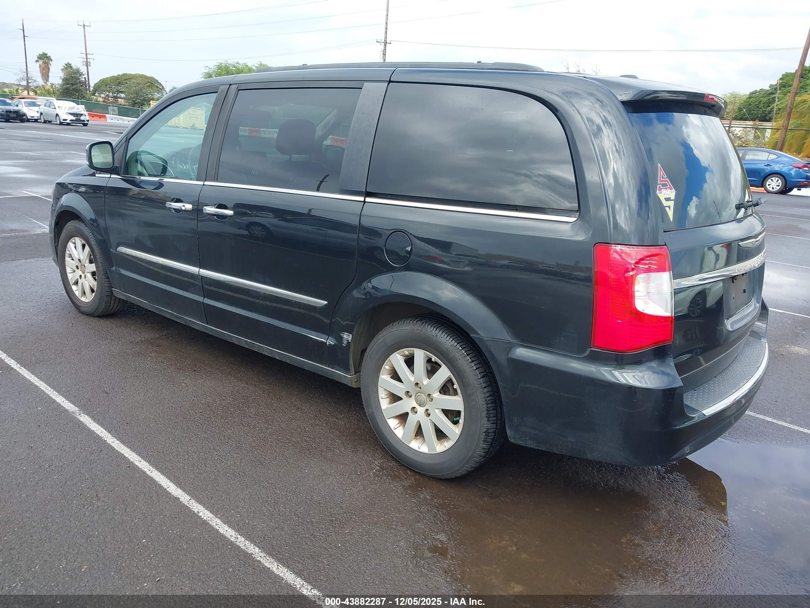 CHRYSLER TOWN image 3