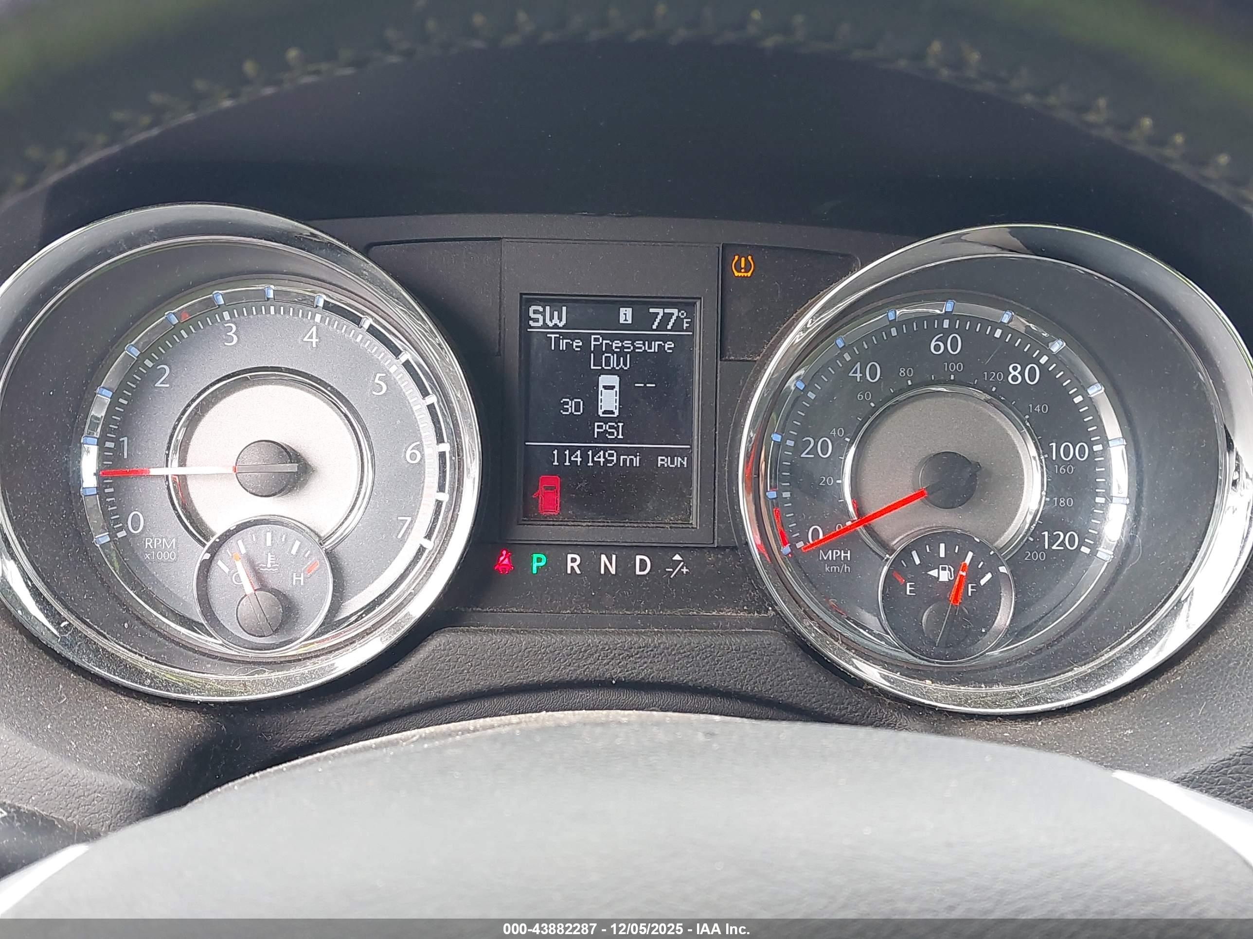 CHRYSLER TOWN image 7