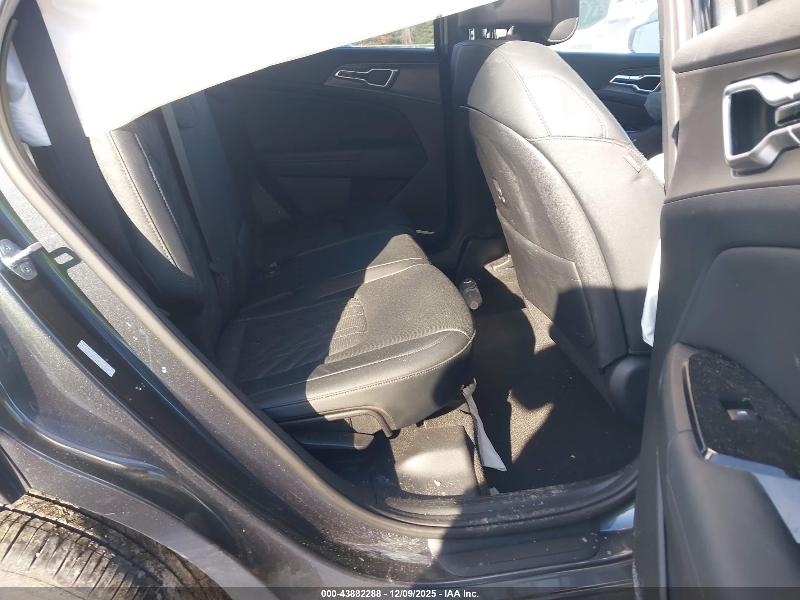 KIA SPORTAGE image 8