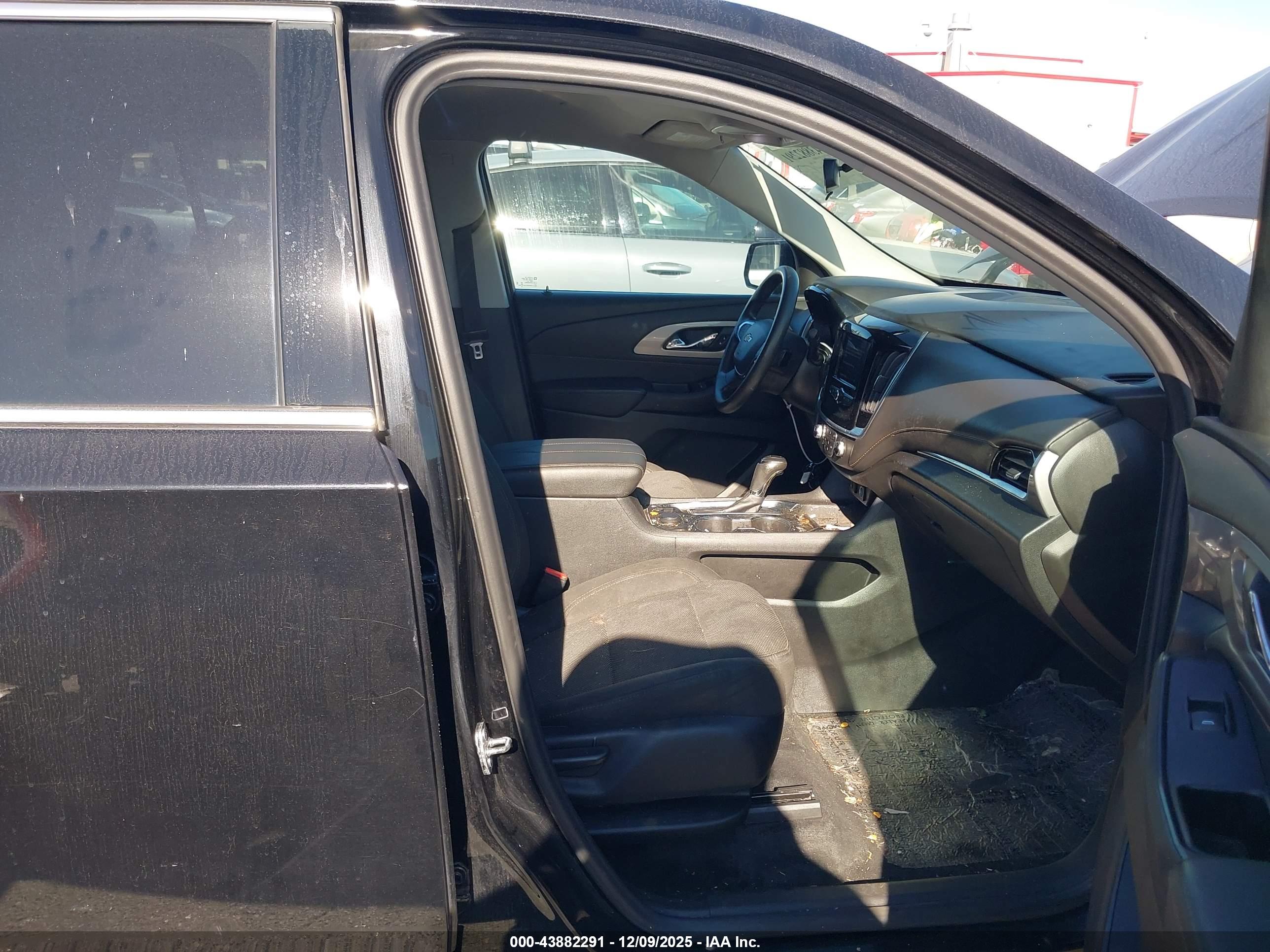CHEVROLET TRAVERSE image 5