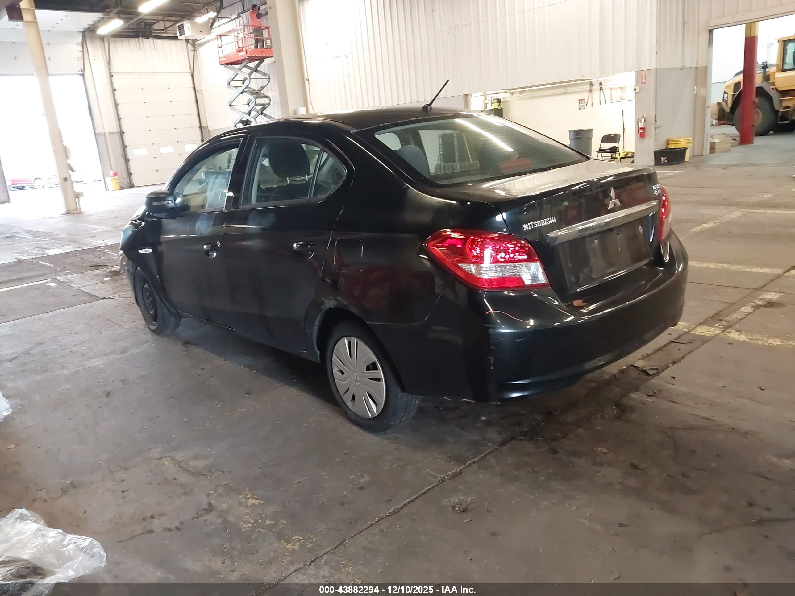 MITSUBISHI MIRAGE image 3